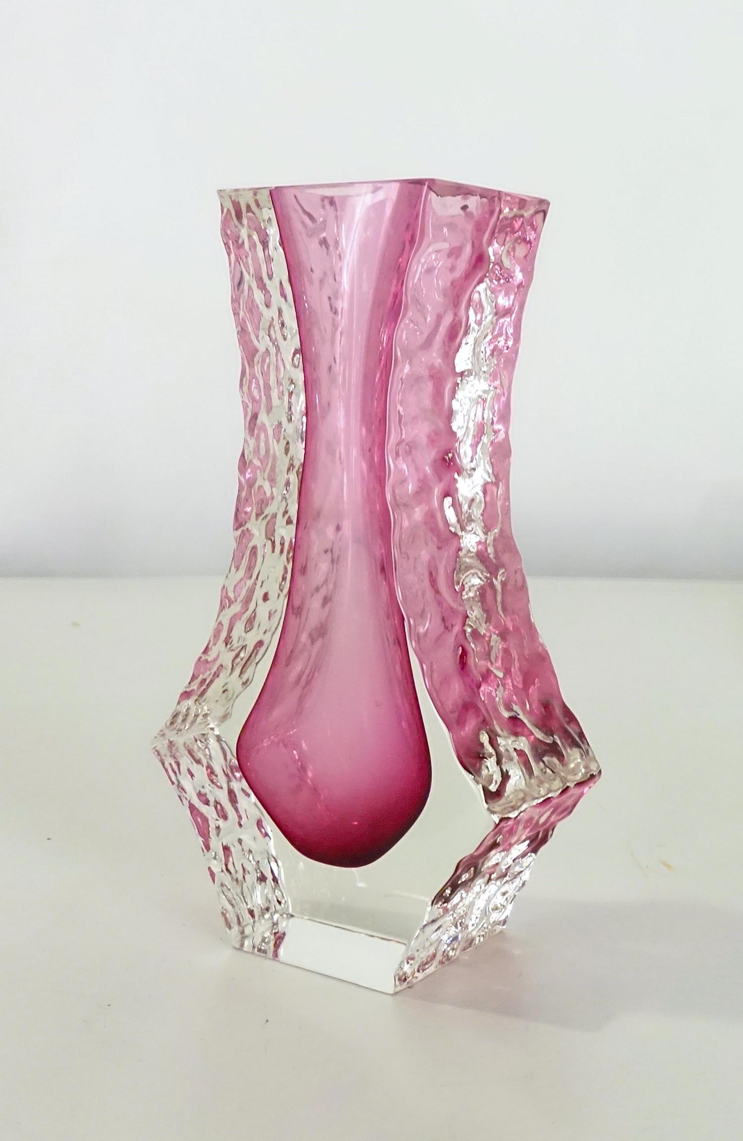 Mandruzzato Murano Sommerso Ice Pink Faceted Vase In Good Condition For Sale In Barcelona, Cataluna