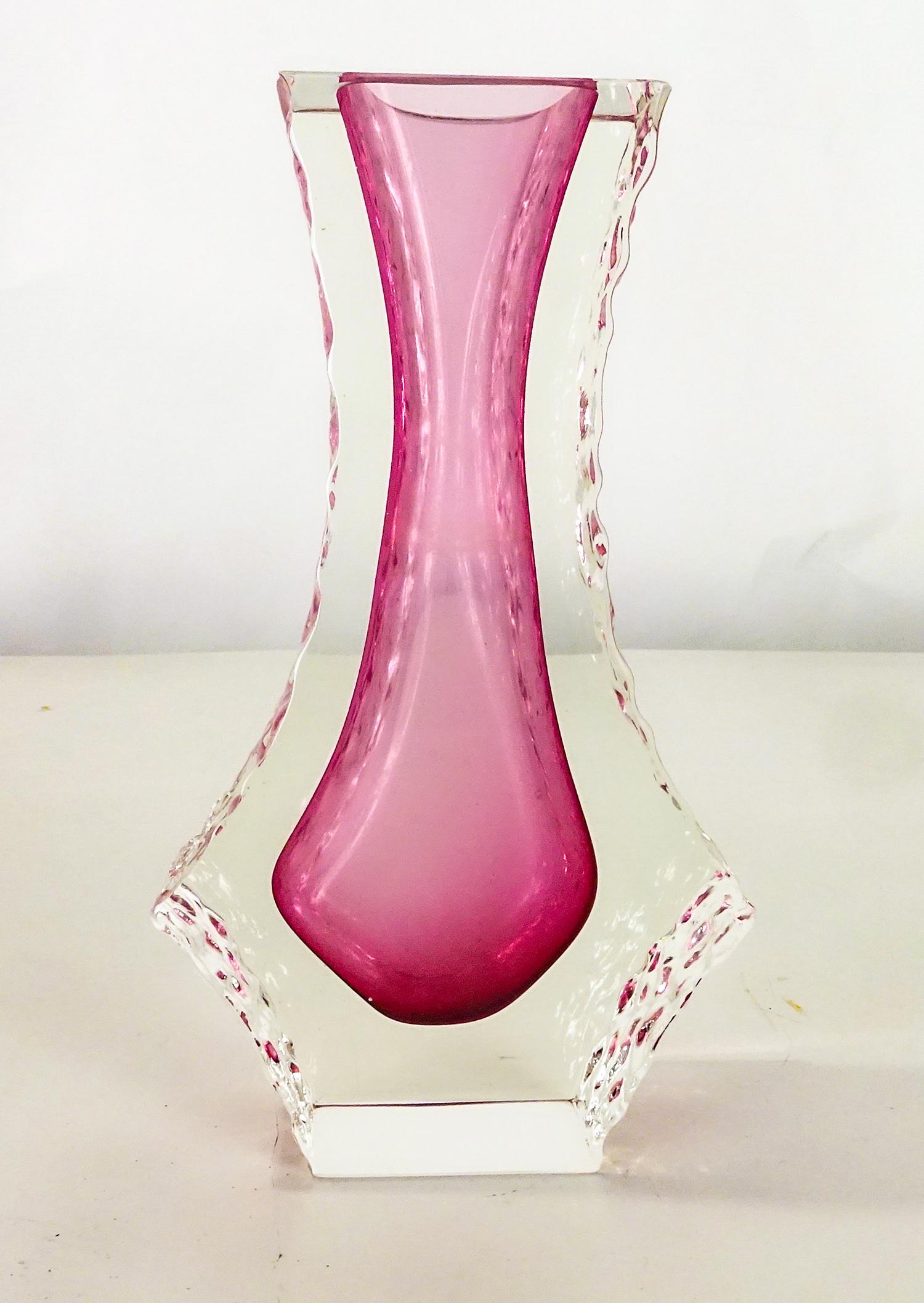 Mid-20th Century Mandruzzato Murano Sommerso Ice Pink Faceted Vase For Sale