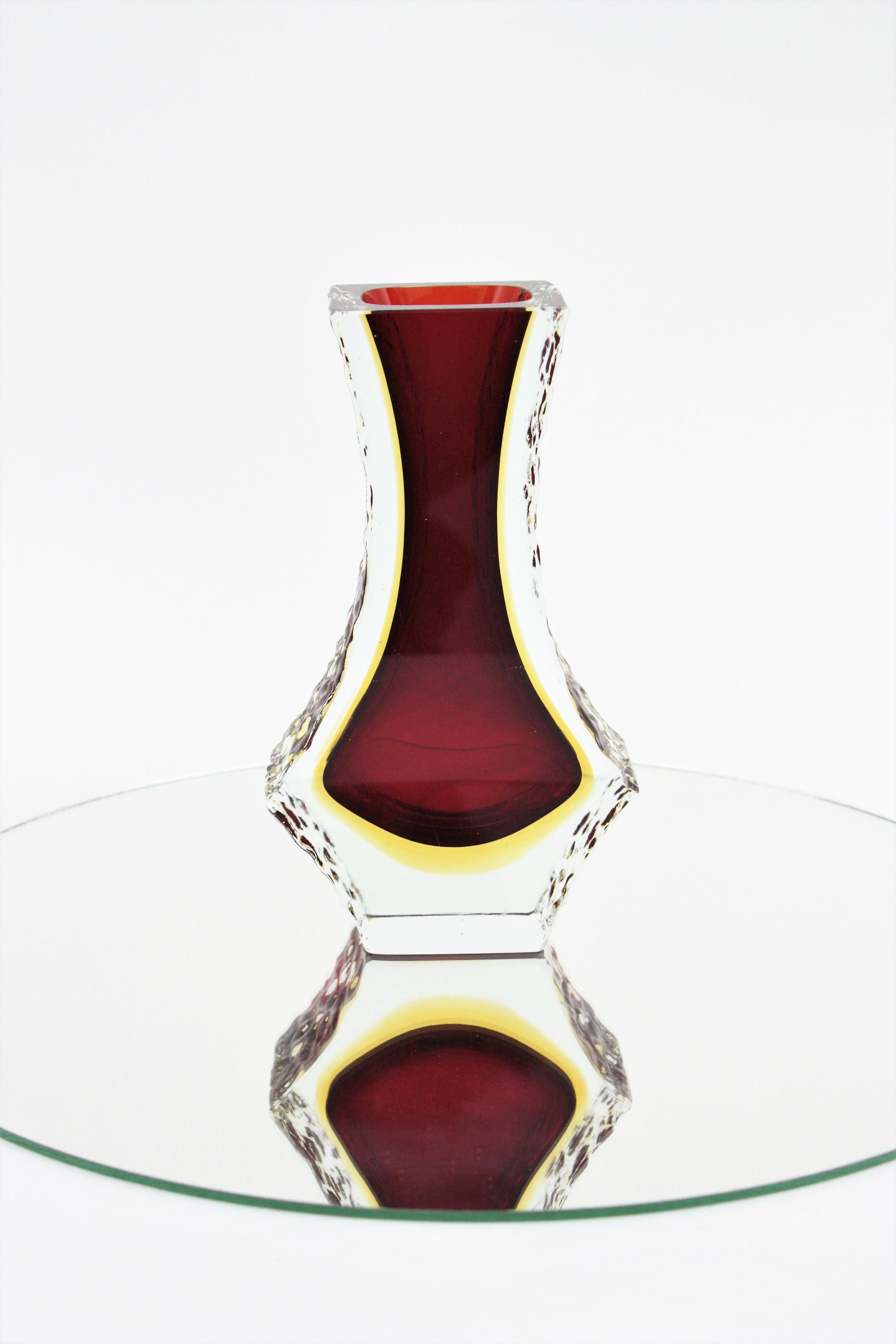 Mandruzzato Murano Sommerso Red Yellow Ice Glass Faceted Vase  For Sale 4