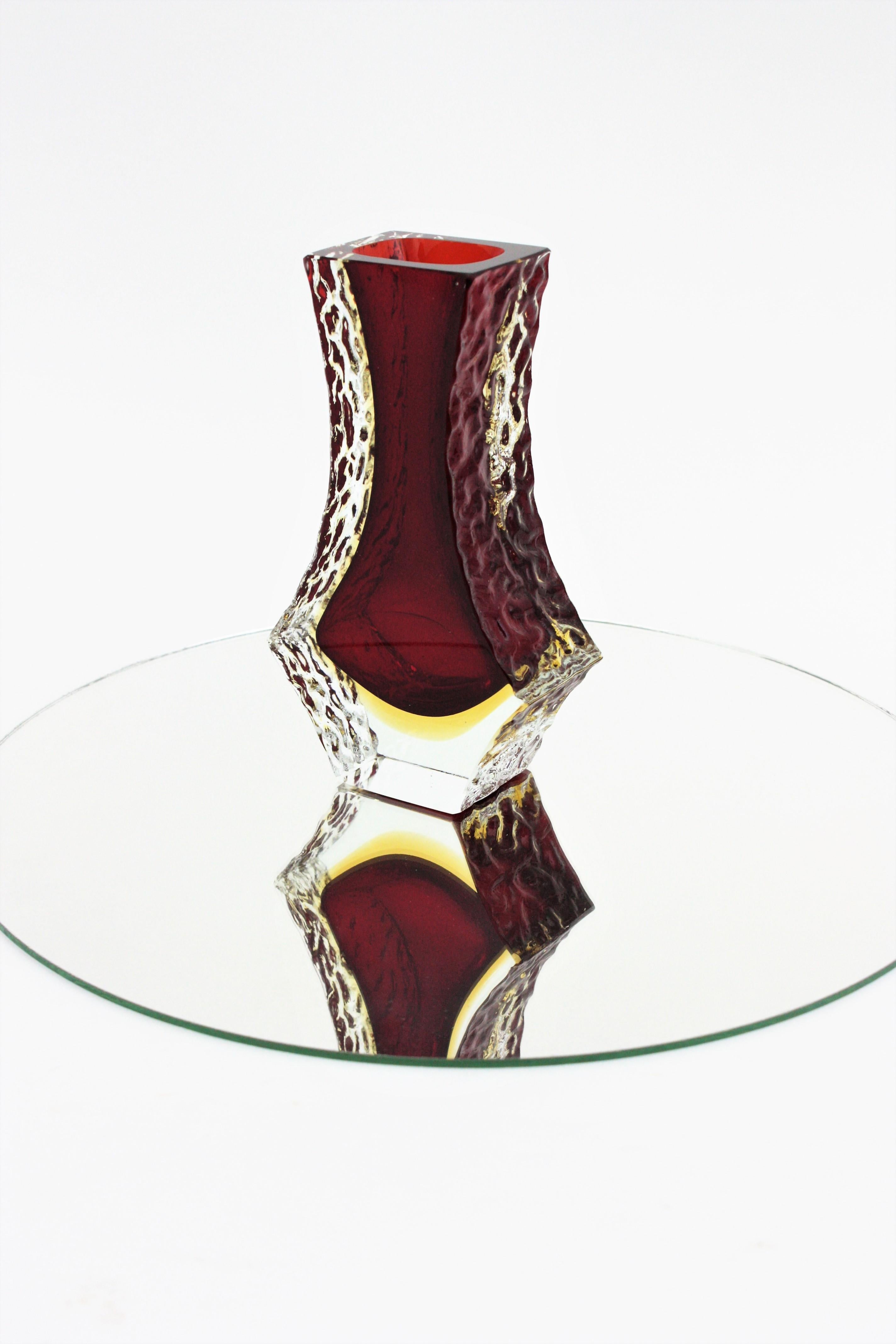 Mandruzzato Murano Sommerso Red Yellow Ice Glass Faceted Vase  For Sale 6