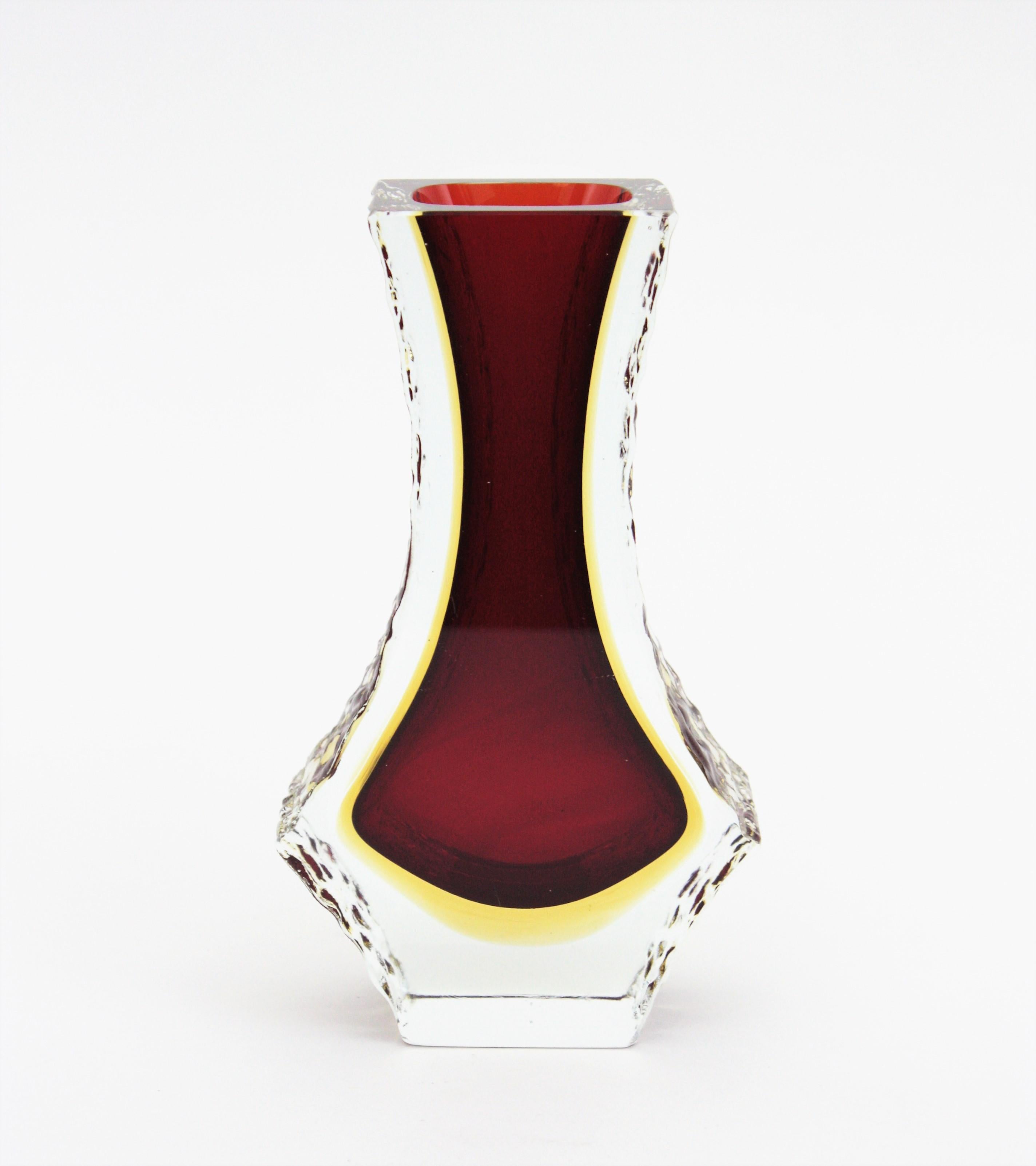 Mandruzzato Murano Sommerso Red Yellow Ice Glass Faceted Vase  For Sale 3