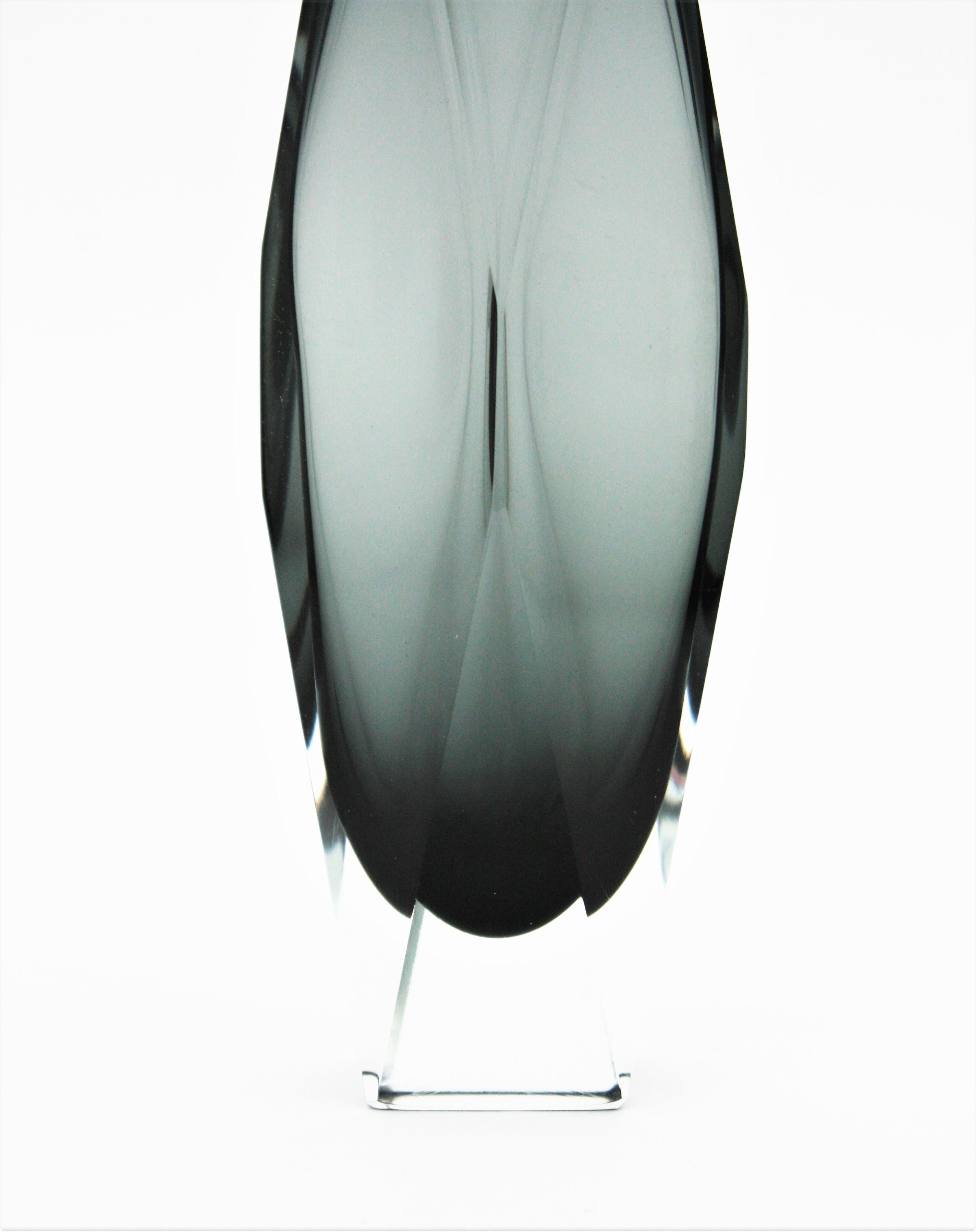Mandruzzato Murano Sommerso Smoked Grey and Clear Faceted Art Glass Vase 2