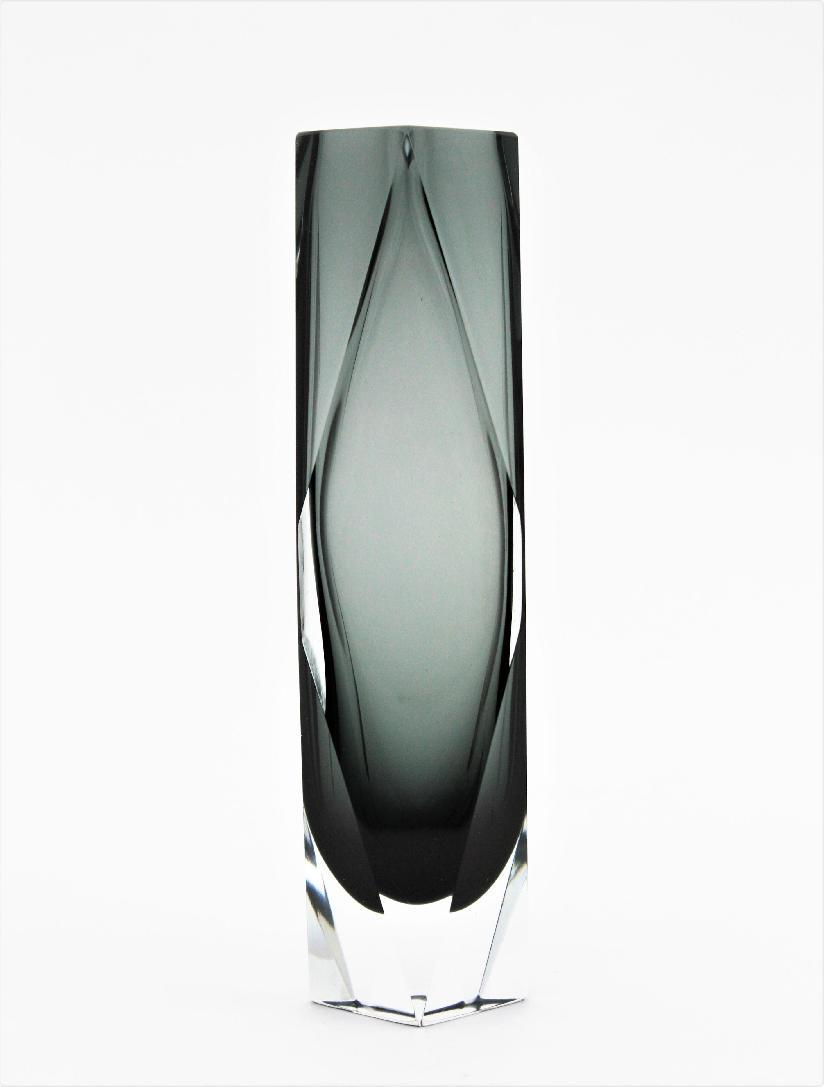 Mandruzzato Murano Sommerso Smoked Grey and Clear Faceted Art Glass Vase 3