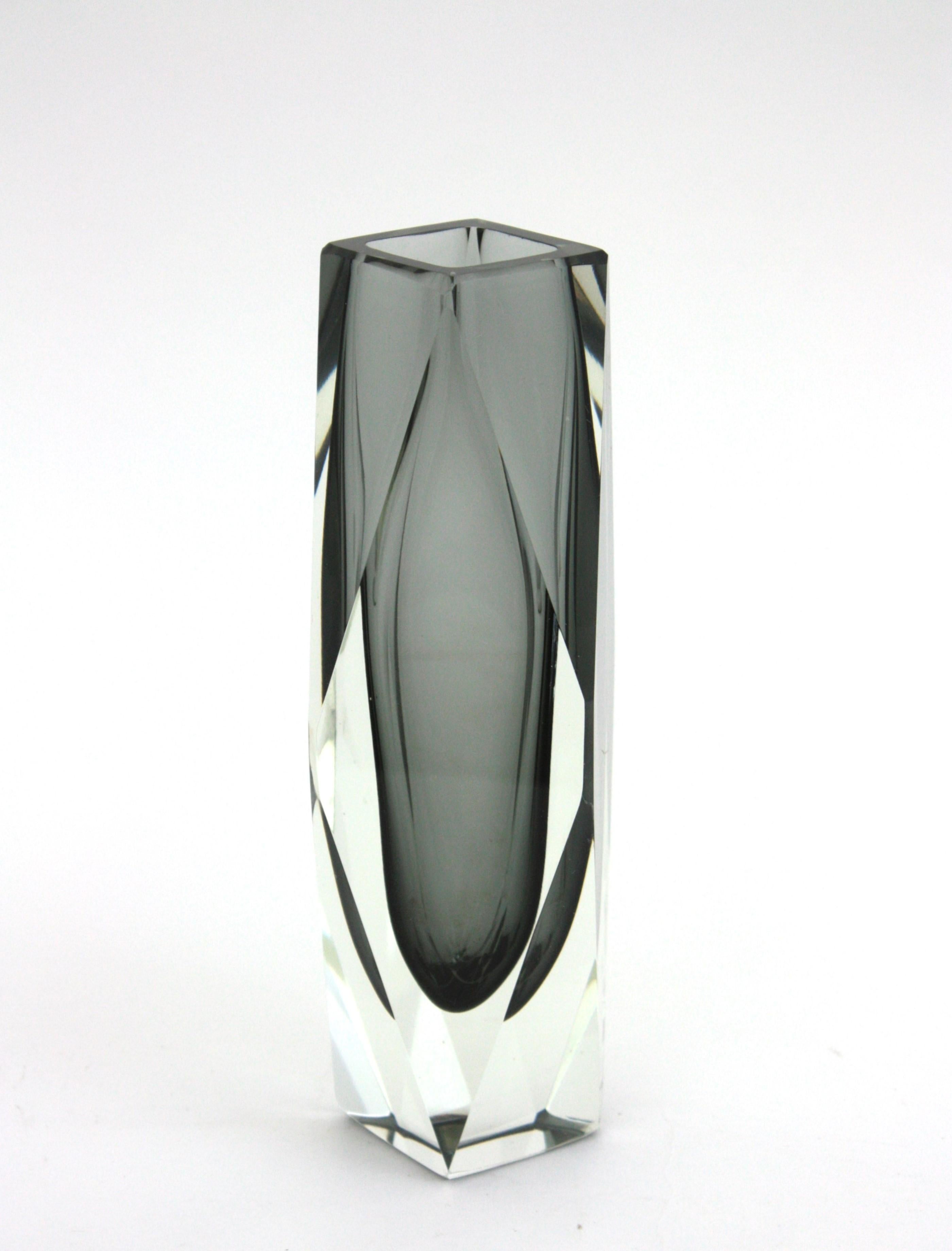 Mandruzzato Murano Sommerso Smoked Grey Clear Faceted Art Glass Vase For Sale 7