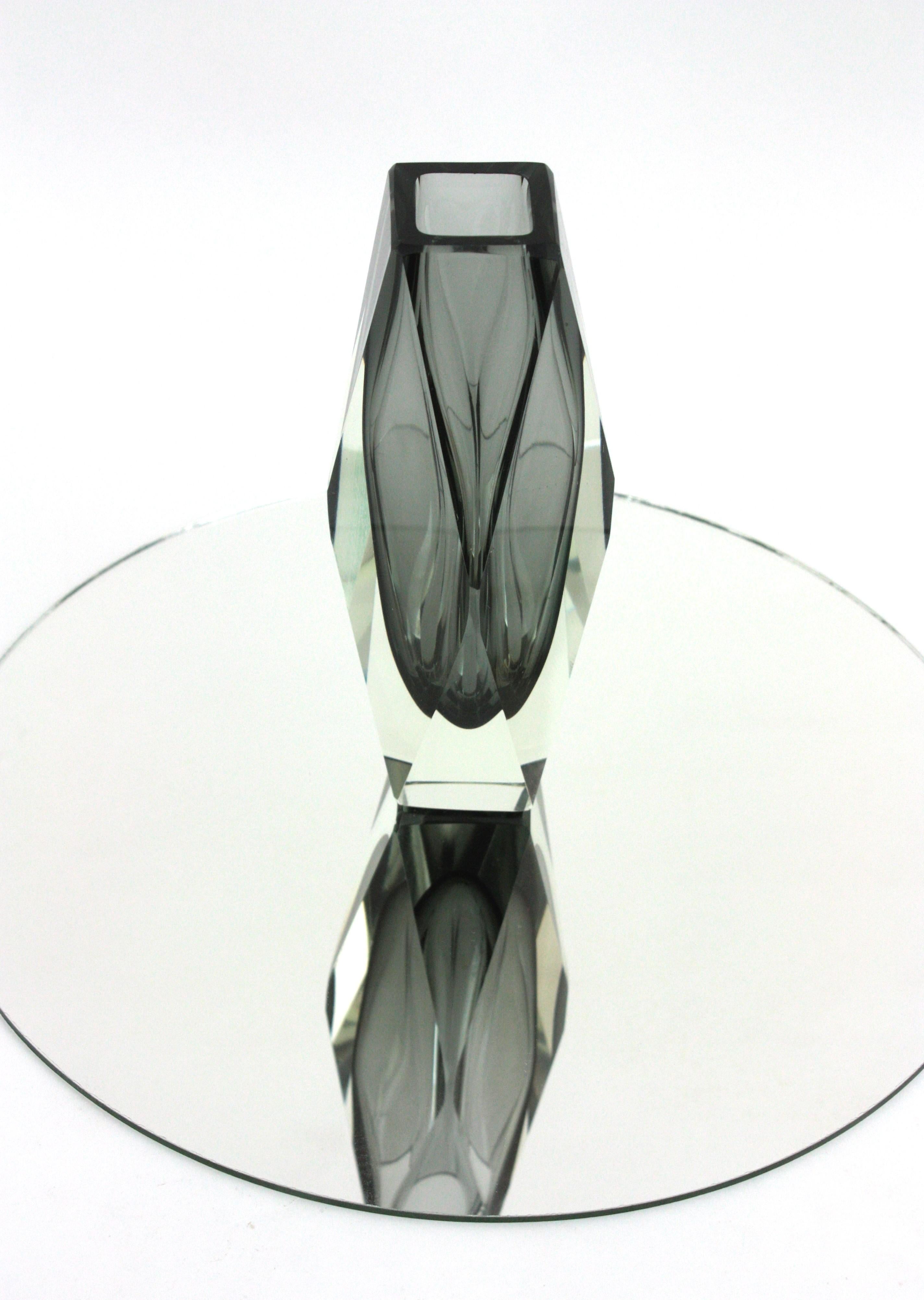 Mandruzzato Murano Sommerso Smoked Grey Clear Faceted Art Glass Vase For Sale 8