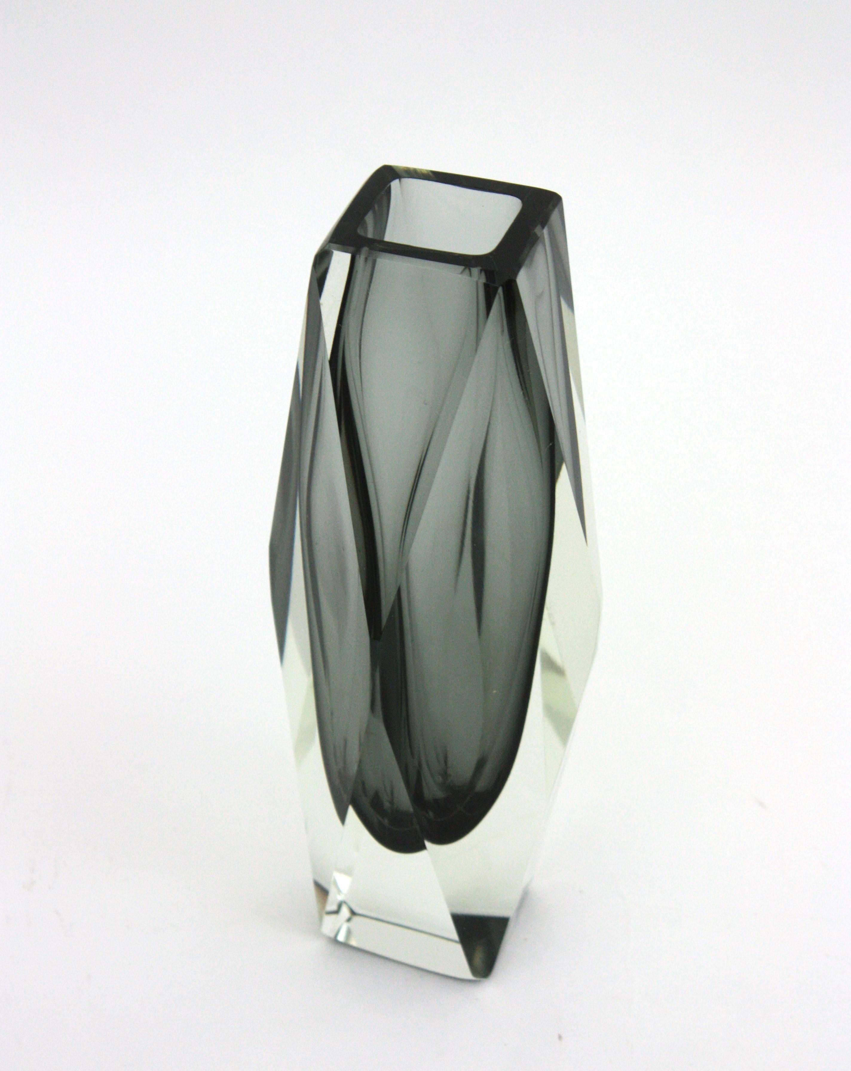 Mandruzzato Murano Sommerso Smoked Grey Clear Faceted Art Glass Vase For Sale 10