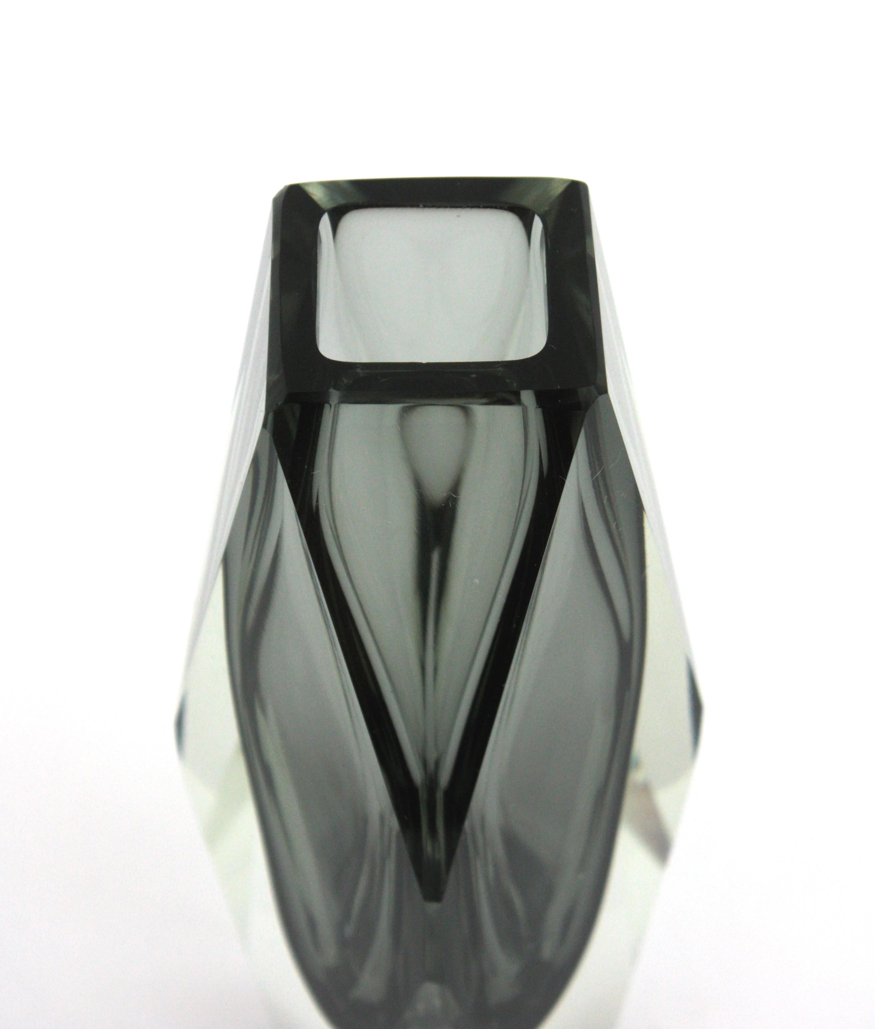 Mandruzzato Murano Sommerso Smoked Grey Clear Faceted Art Glass Vase For Sale 11