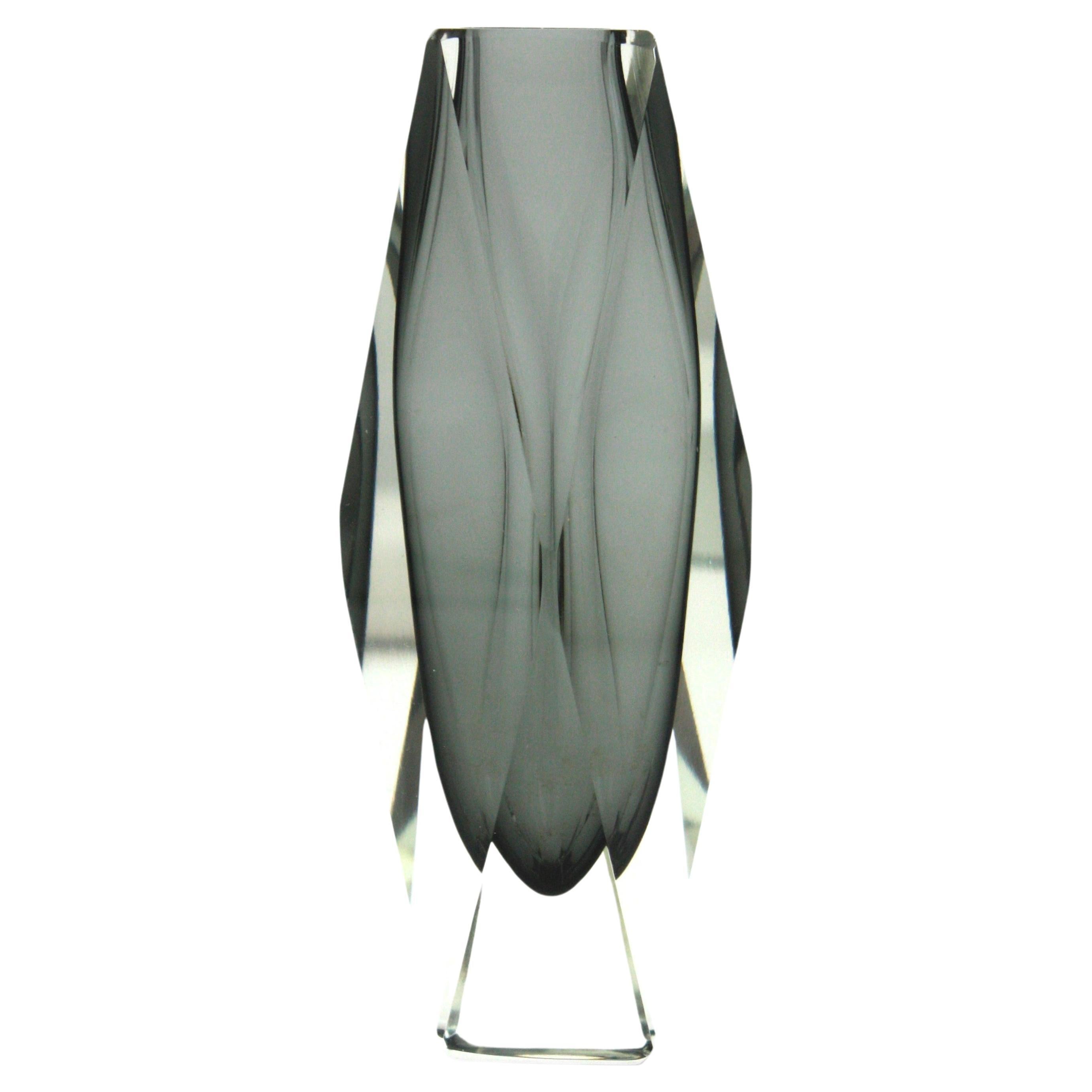 Mandruzzato Murano Sommerso Smoked Grey Clear Faceted Art Glass Vase In Excellent Condition For Sale In Barcelona, ES