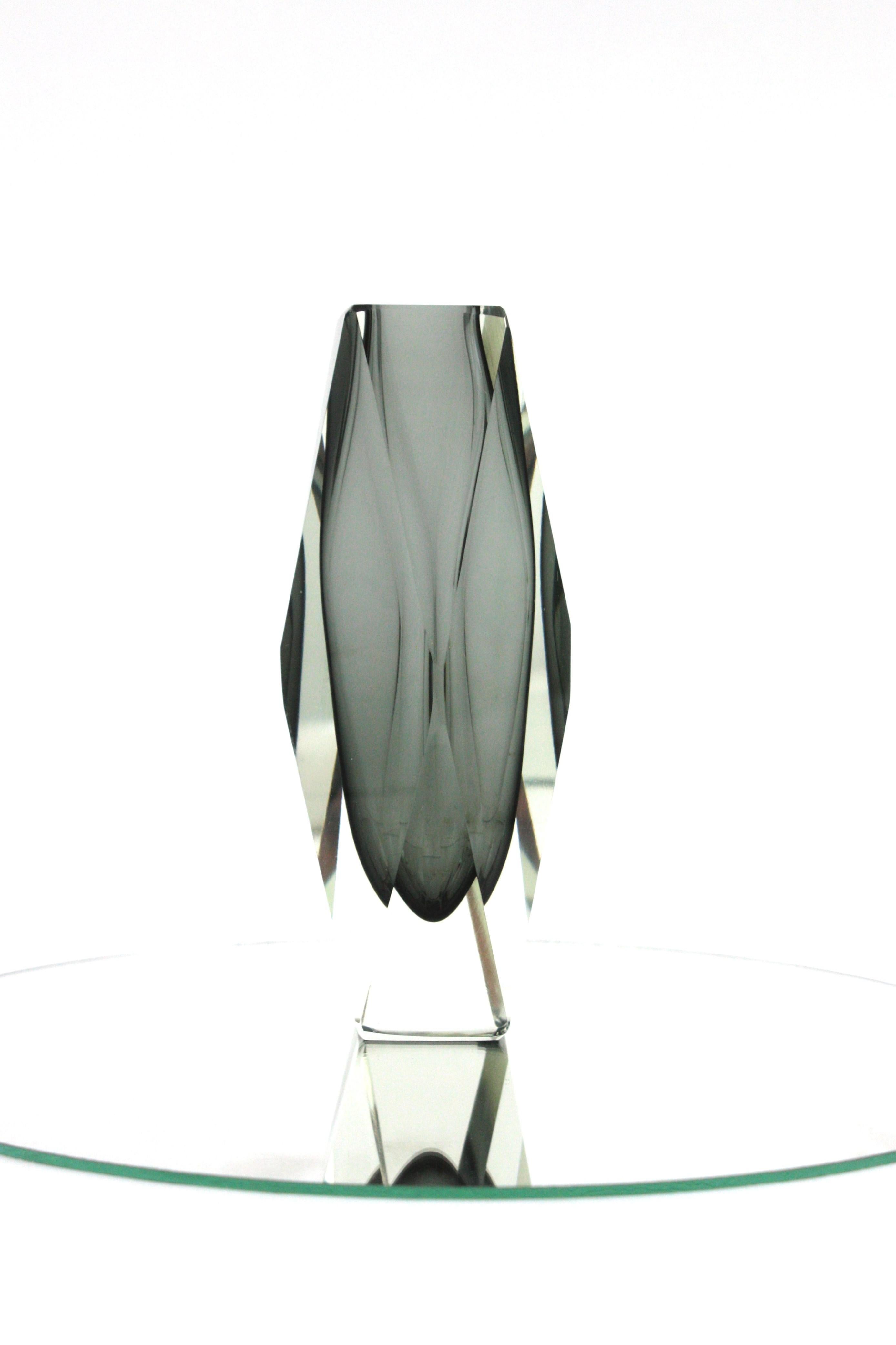 Mandruzzato Murano Sommerso Smoked Grey Clear Faceted Art Glass Vase For Sale 2