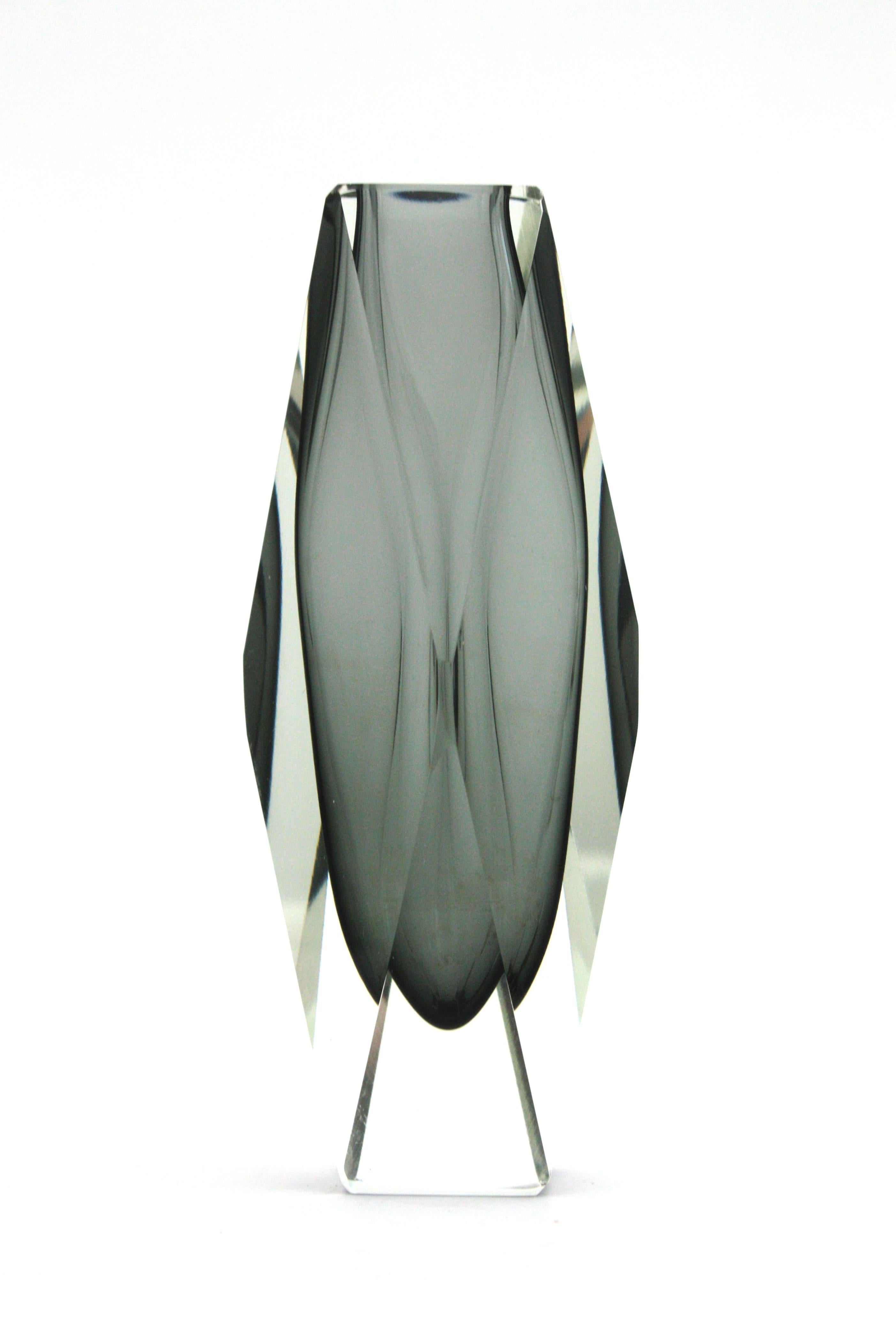 Mandruzzato Murano Sommerso Smoked Grey Clear Faceted Art Glass Vase For Sale 3
