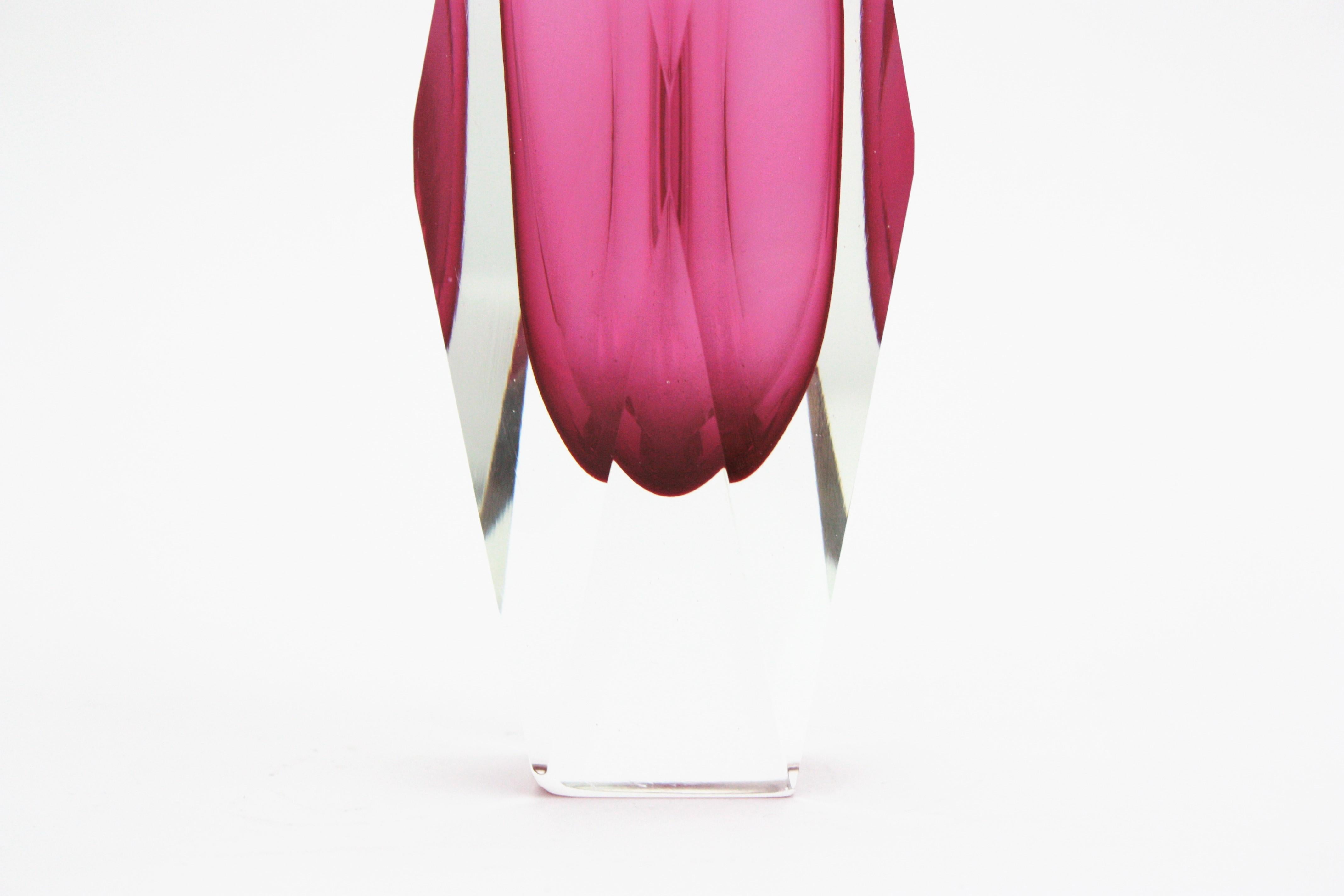 Mandruzzato Pink Murano Sommerso Faceted Vase In Excellent Condition In Barcelona, ES
