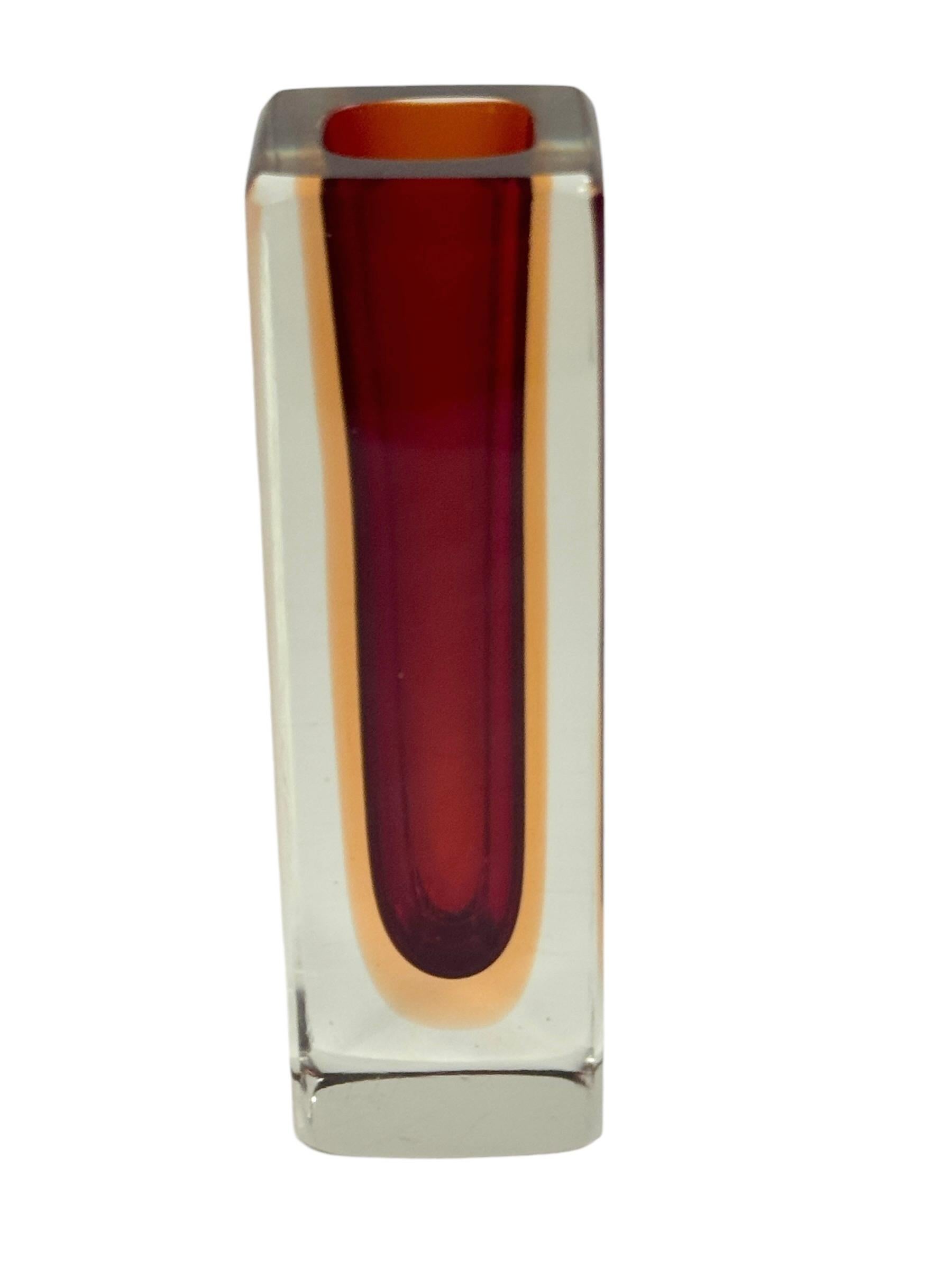 Vaso a blocco di Murano Glass Sommerso rosso e trasparente di Mandruzzato In condizioni buone in vendita a Nuernberg, DE