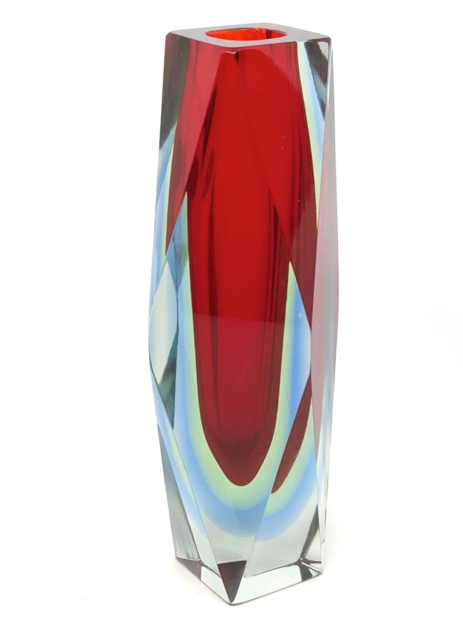 Mandruzzato Red Green Blue Faceted Murano Glass Sommerso Vase In Good Condition In Nuernberg, DE