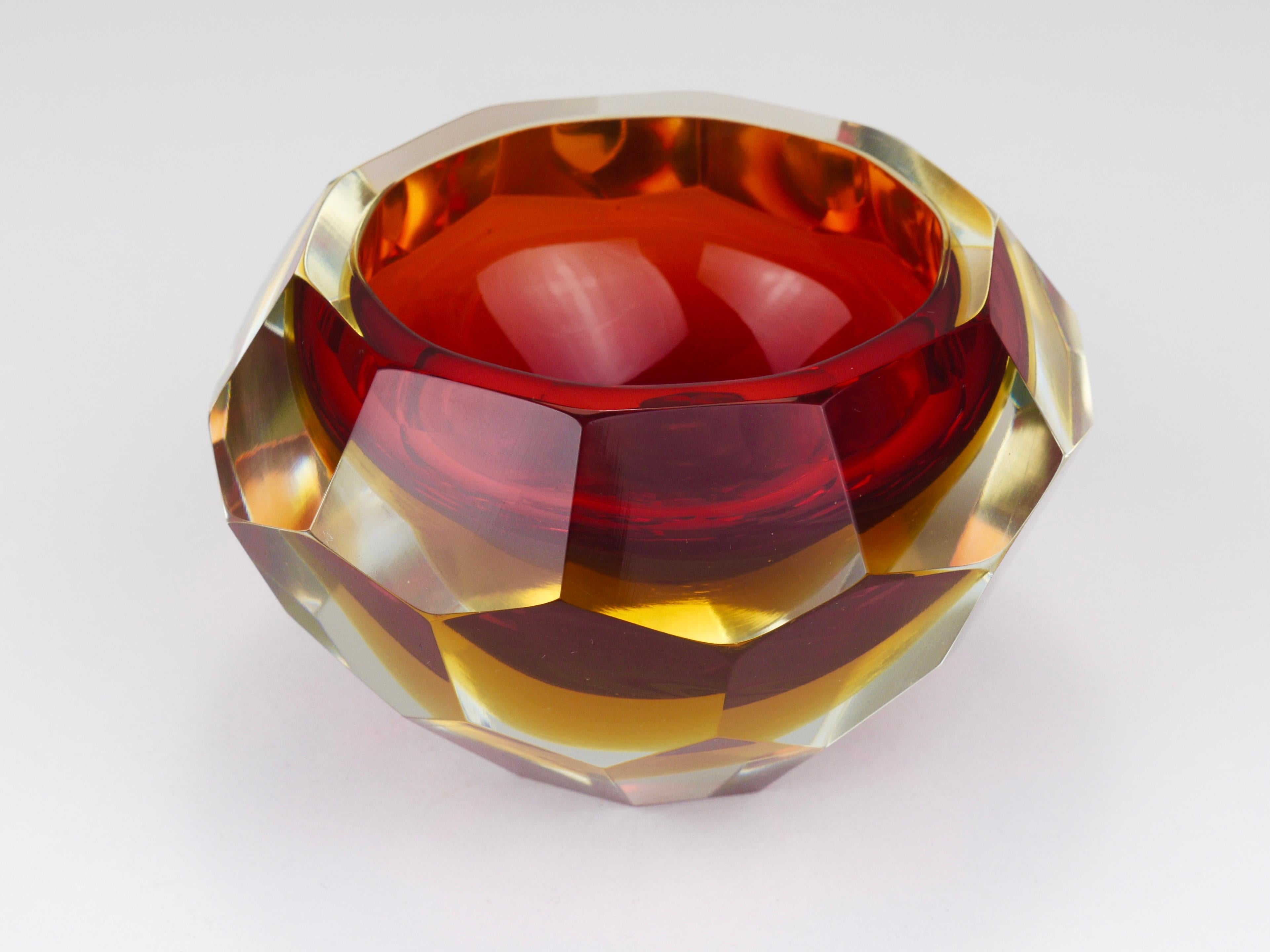 Cuenco con diamantes de cristal de Murano facetado Mandruzzato Sommerso, Italia, años 60 en venta 3