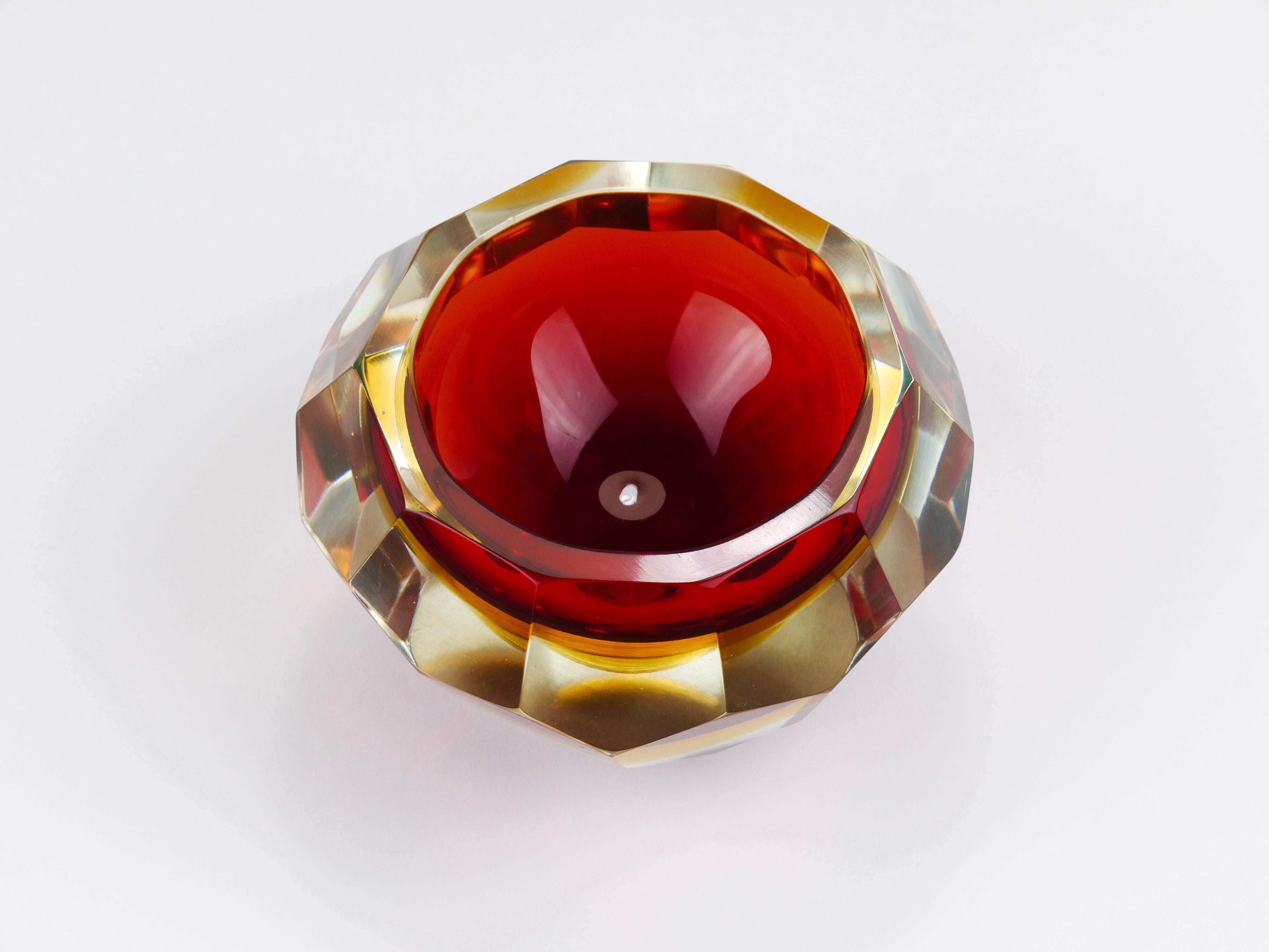 Cuenco con diamantes de cristal de Murano facetado Mandruzzato Sommerso, Italia, años 60 en venta 5