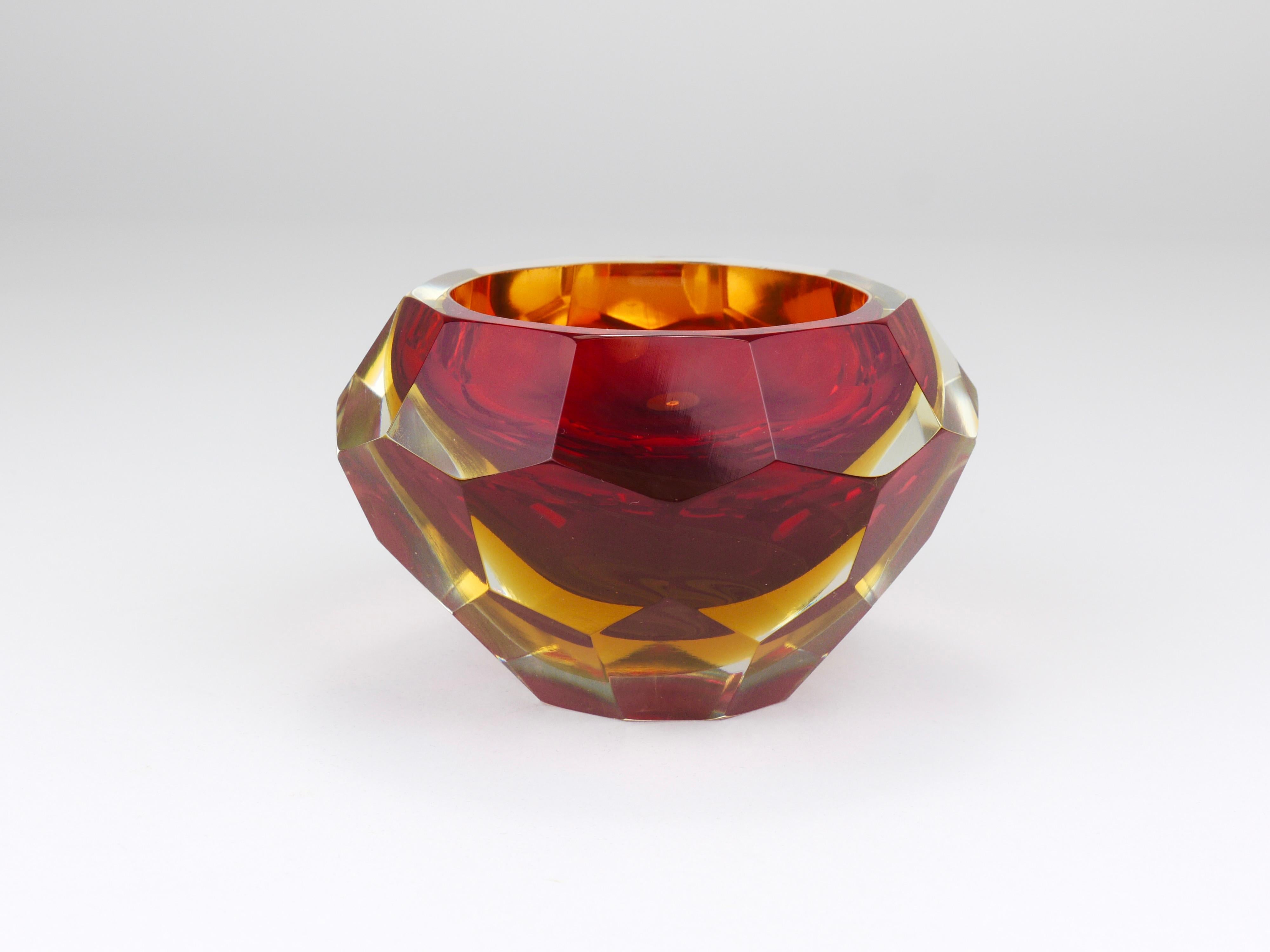 Cuenco con diamantes de cristal de Murano facetado Mandruzzato Sommerso, Italia, años 60 Moderno de mediados de siglo en venta