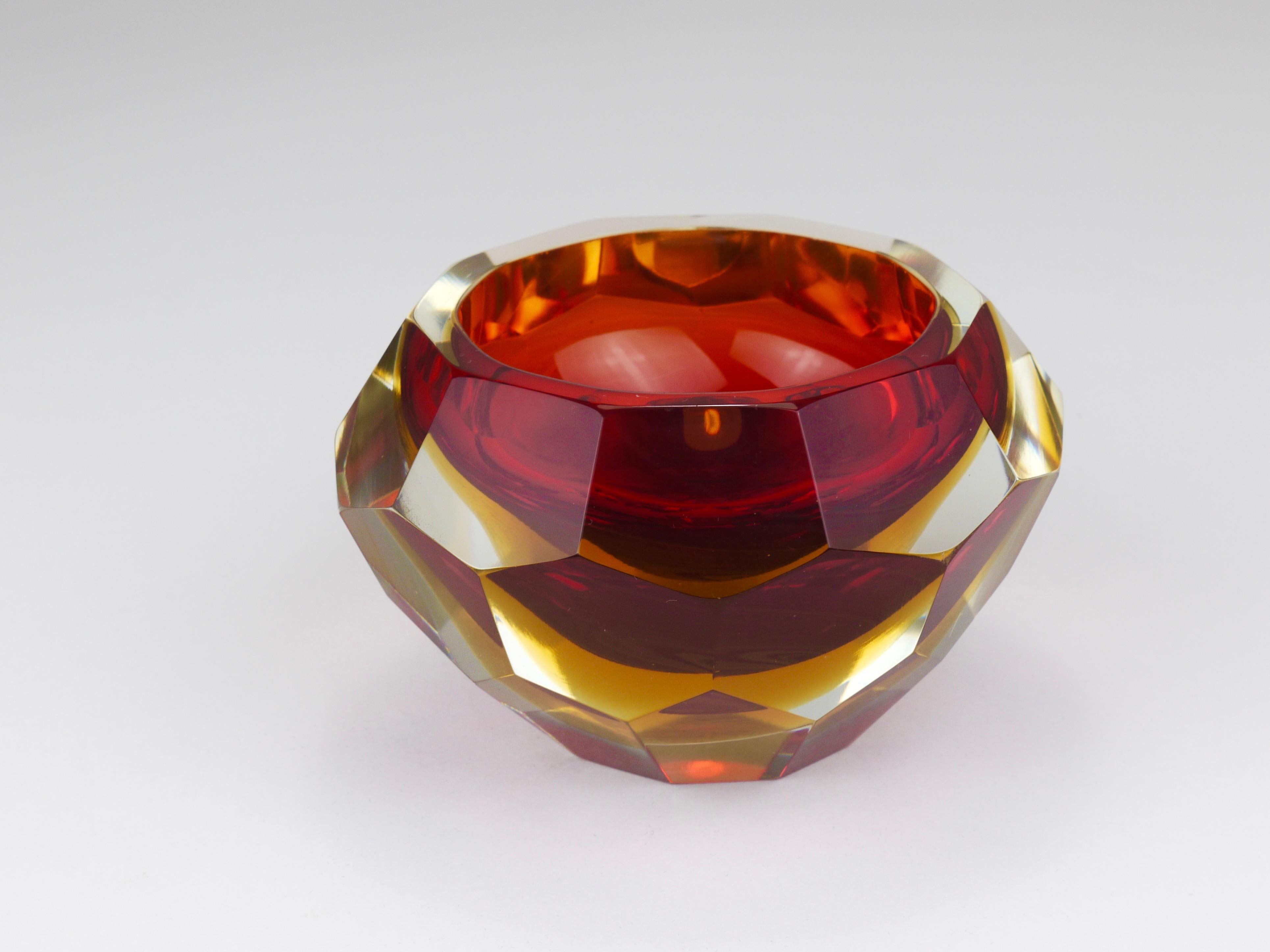 Cuenco con diamantes de cristal de Murano facetado Mandruzzato Sommerso, Italia, años 60 Italiano en venta