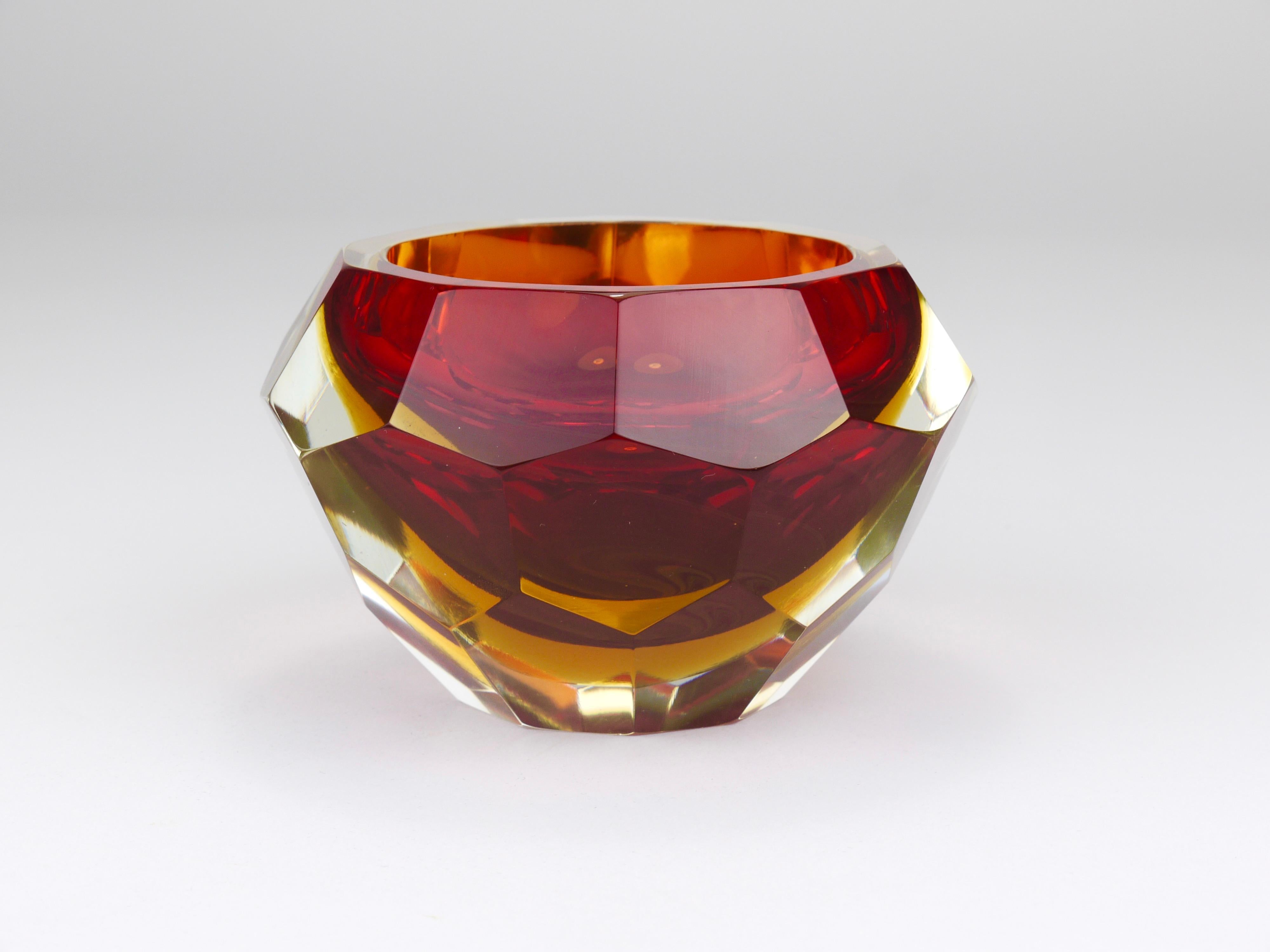 Cuenco con diamantes de cristal de Murano facetado Mandruzzato Sommerso, Italia, años 60 en Bueno estado para la venta en Vienna, AT