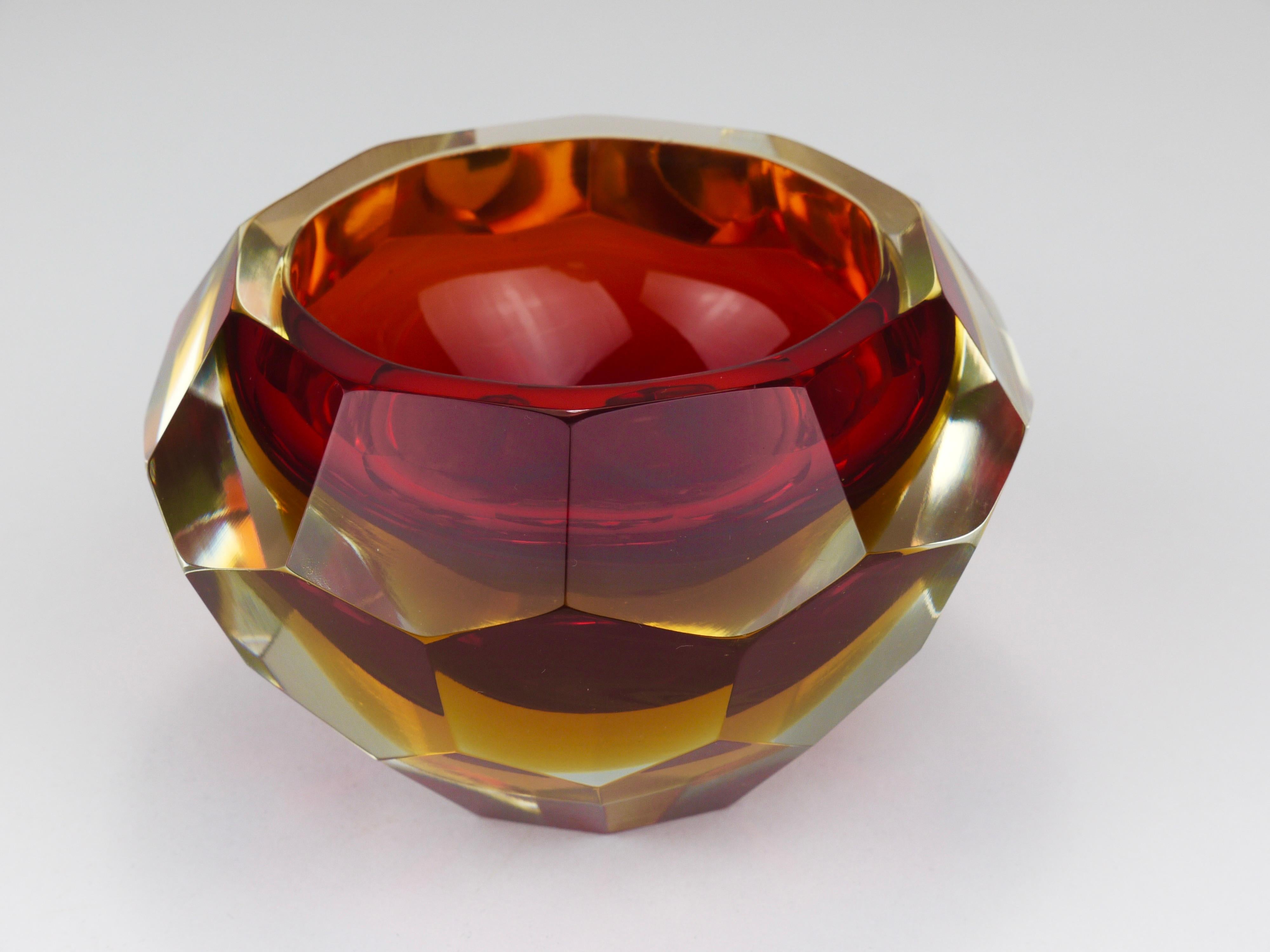 Cuenco con diamantes de cristal de Murano facetado Mandruzzato Sommerso, Italia, años 60 Vidrio en venta