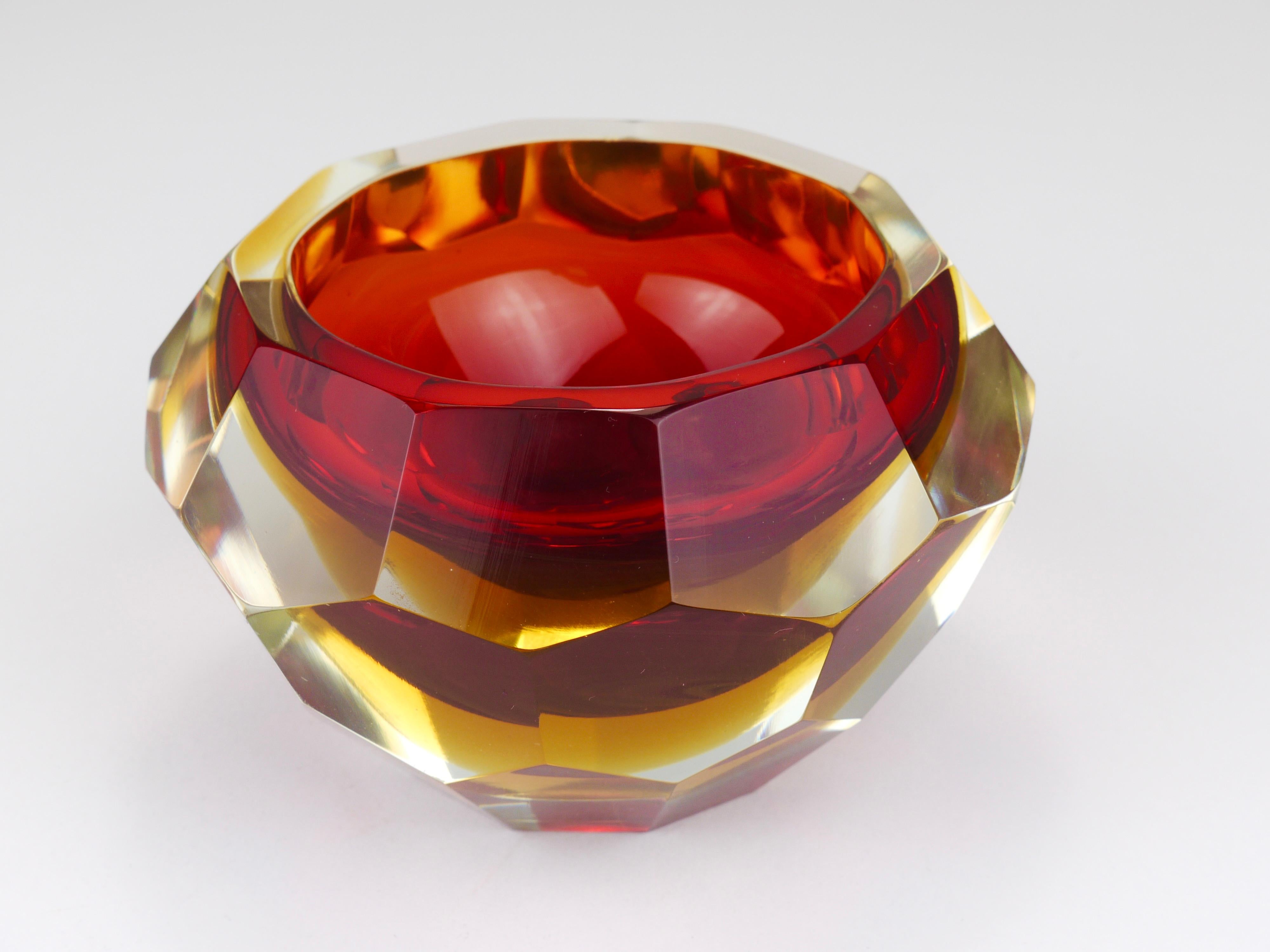 Cuenco con diamantes de cristal de Murano facetado Mandruzzato Sommerso, Italia, años 60 en venta 1