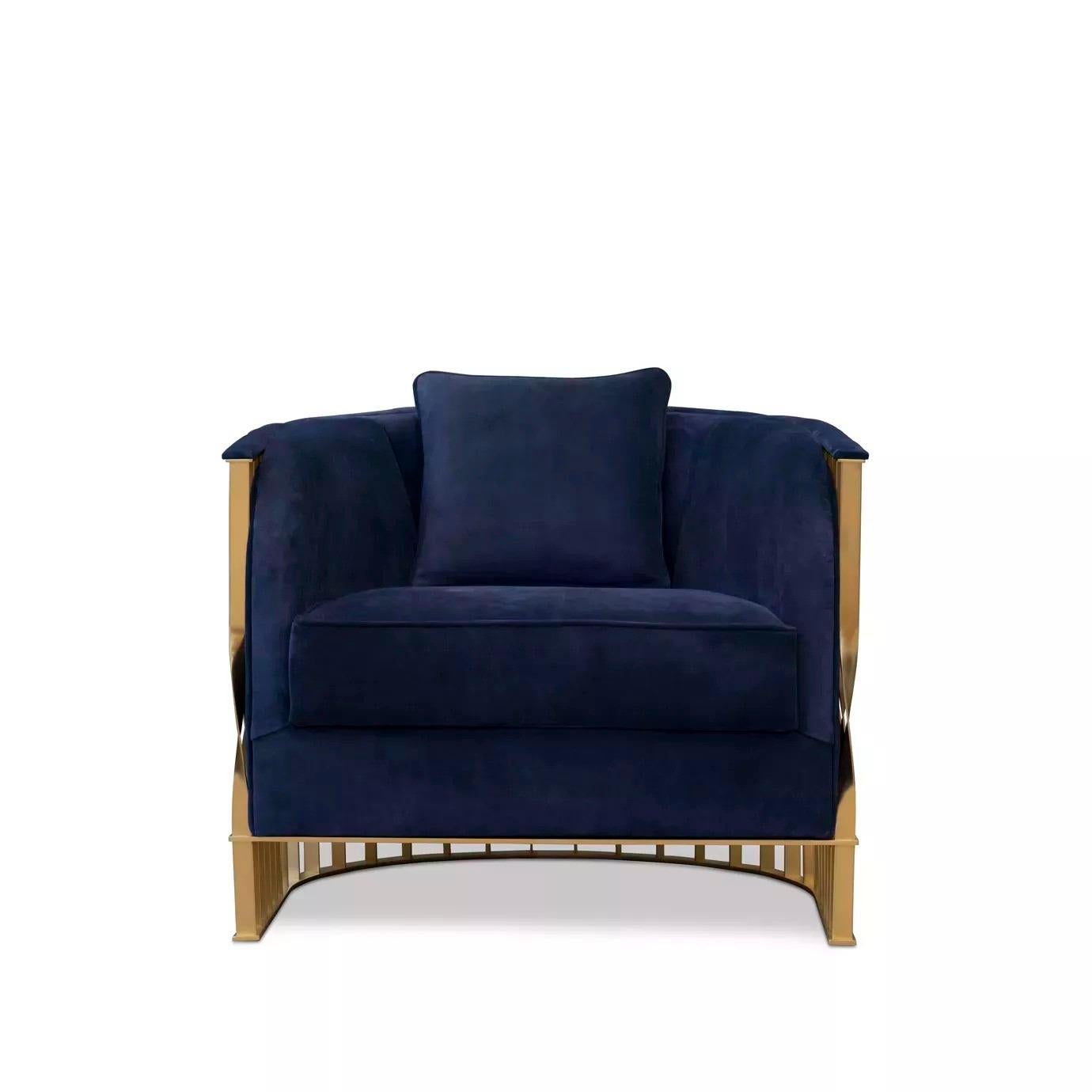 Dieser fließende und ungewöhnliche Stuhl geht über Design und Schmuck hinaus. Der Sessel Mandy, der aus einem Manschettenarmband entstanden ist, verschönert mit seiner weichen Polsterung und einem Gestell aus gedrehtem, hochglänzendem Metall jedes