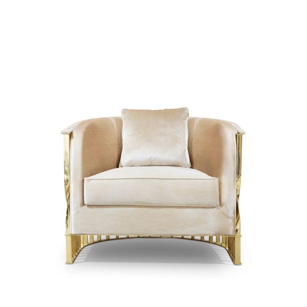 Questa sedia fluida e insolita trascende il design e la gioielleria. Nata da un braccialetto, la sedia Mandy impreziosisce qualsiasi ambiente grazie alla sua morbida imbottitura e alla base in metallo lucido ritorto.

Materiali e
