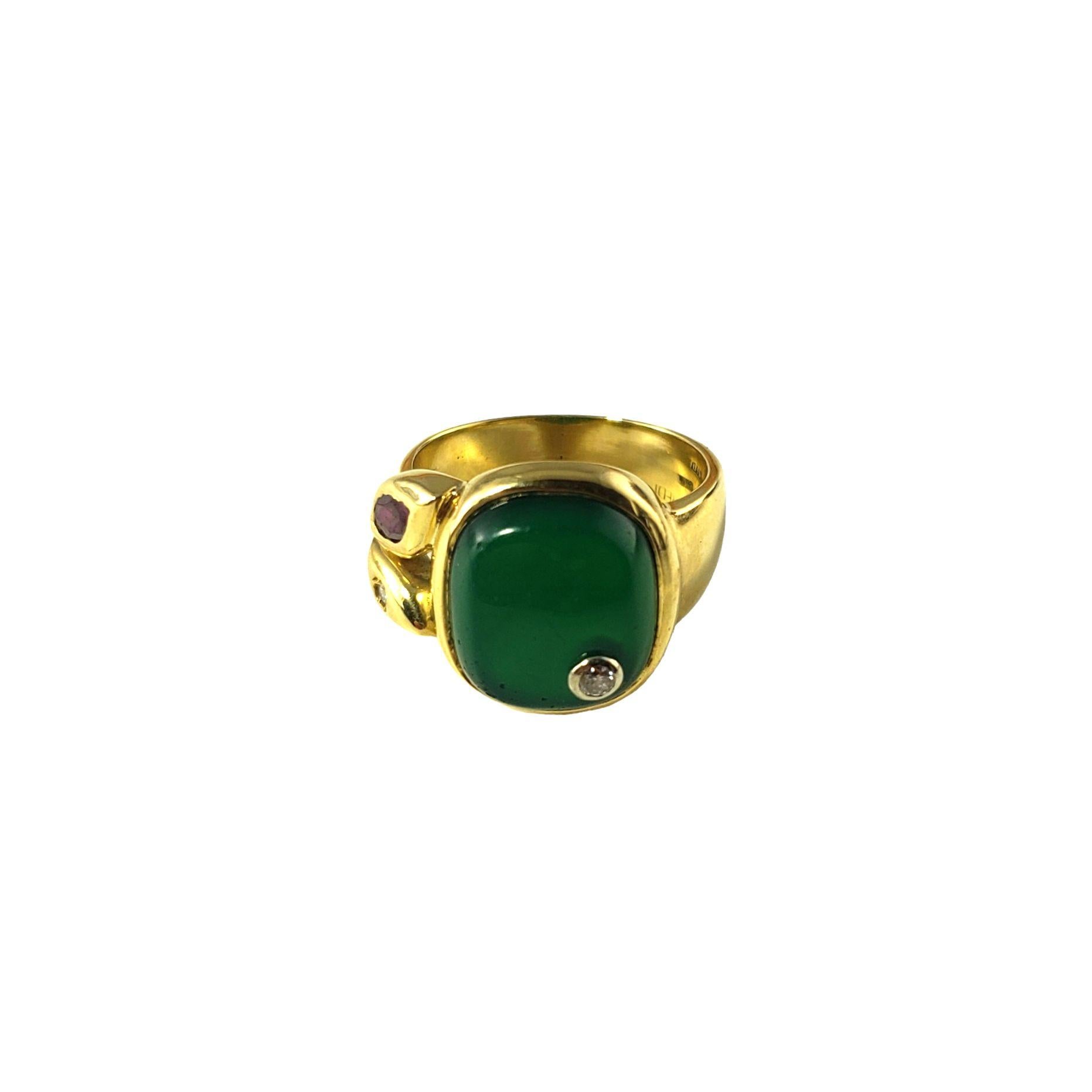 Round Cut Manfredi 18 Karat Yellow Gold Green Chrysoprase and Diamond Ring For Sale