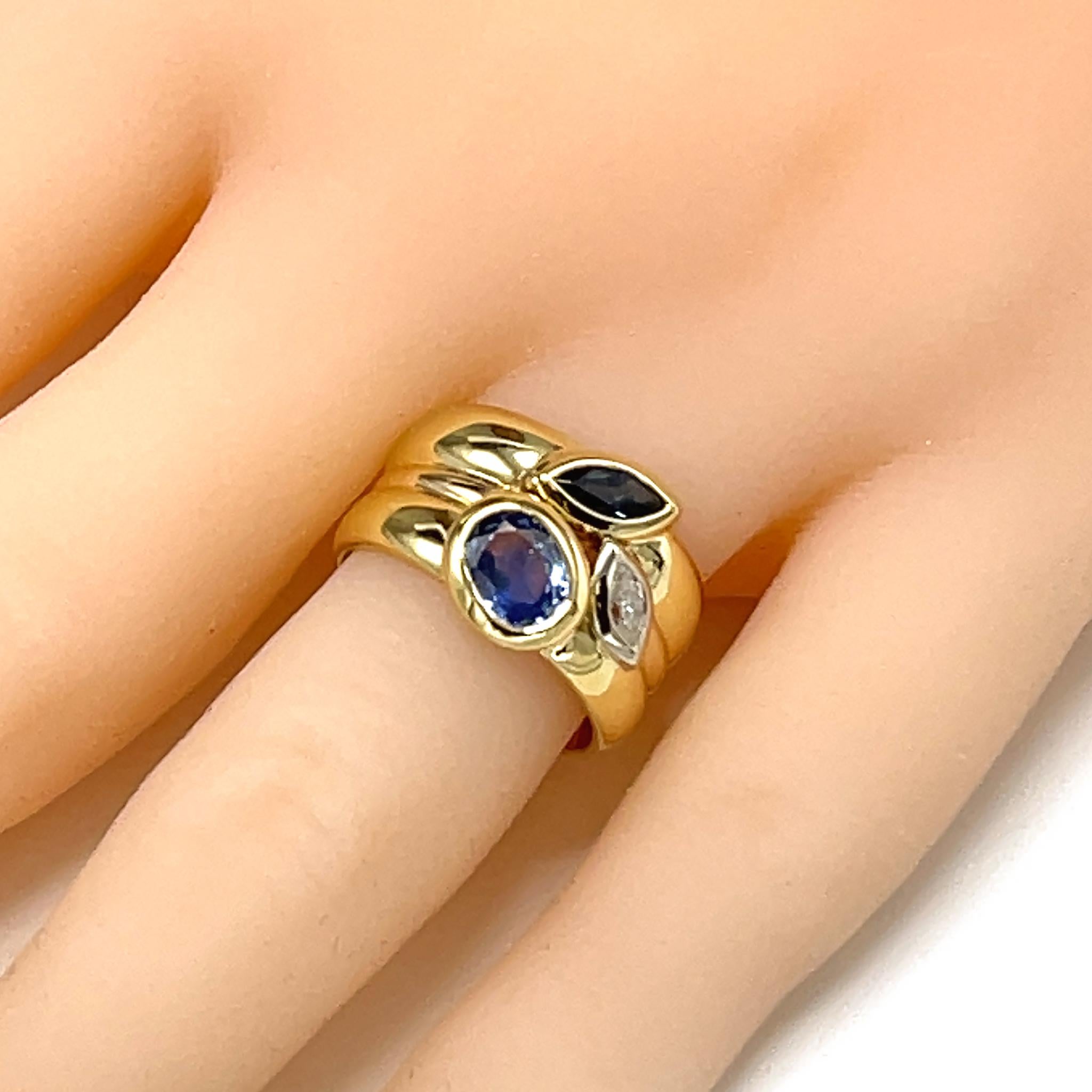 Manfredi: 18 Karat Gelbgold breiter Diamant- und Saphirring im Zustand „Gut“ in New York, NY