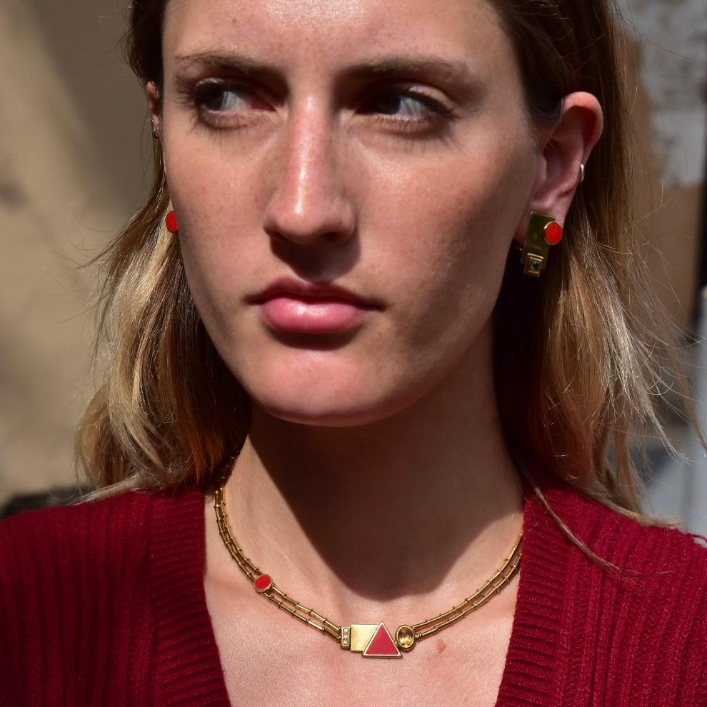 Eine wunderschöne italienische modernistische 18k Gold-Emaille-Halskette und Ohrring-Set von Manfredi Jewels. Anspruchsvoll, stilvoll und mit Sicherheit ein Hingucker. 

Die Halskette besteht aus zwei Strängen mit polierten goldenen Röhrenperlen und