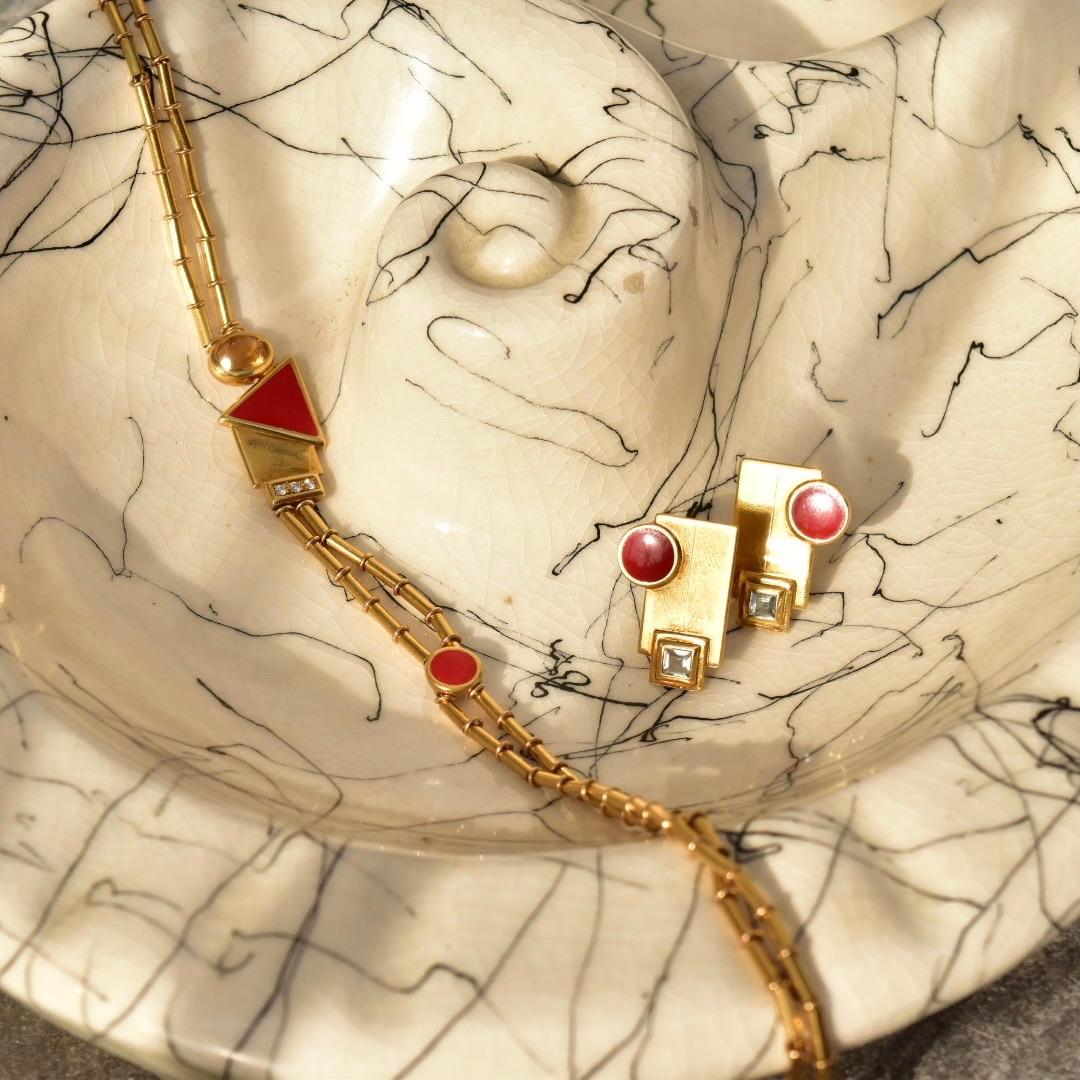 Manfredi Italienisch Modernist 18K Emaille Edelstein Halskette & Clip-Ohrringe im Zustand „Gut“ im Angebot in Philadelphia, PA