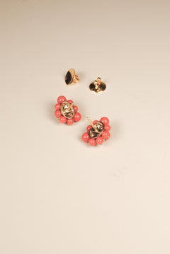 Maṅgala Mars Earrings in 18 Karat Gold with Corals and Diamonds