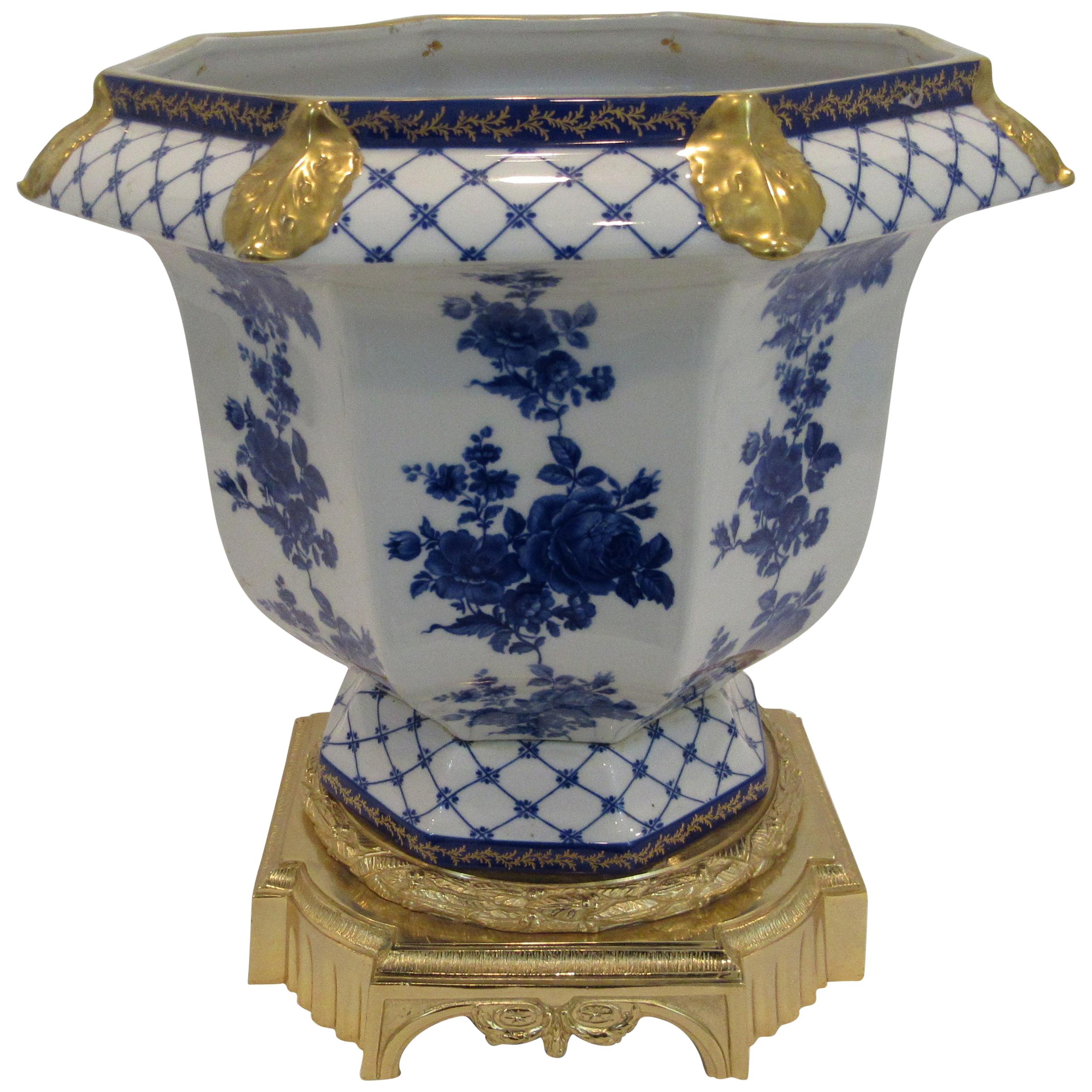 Mangani Cachepot White Porcelain Hand Painted with 24 Karat Gold Micro-Fusion For Sale