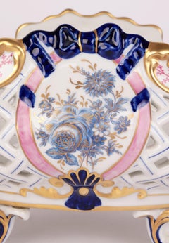 Centre de table en forme de panier en porcelaine italienne peinte à la fleur de Mangani