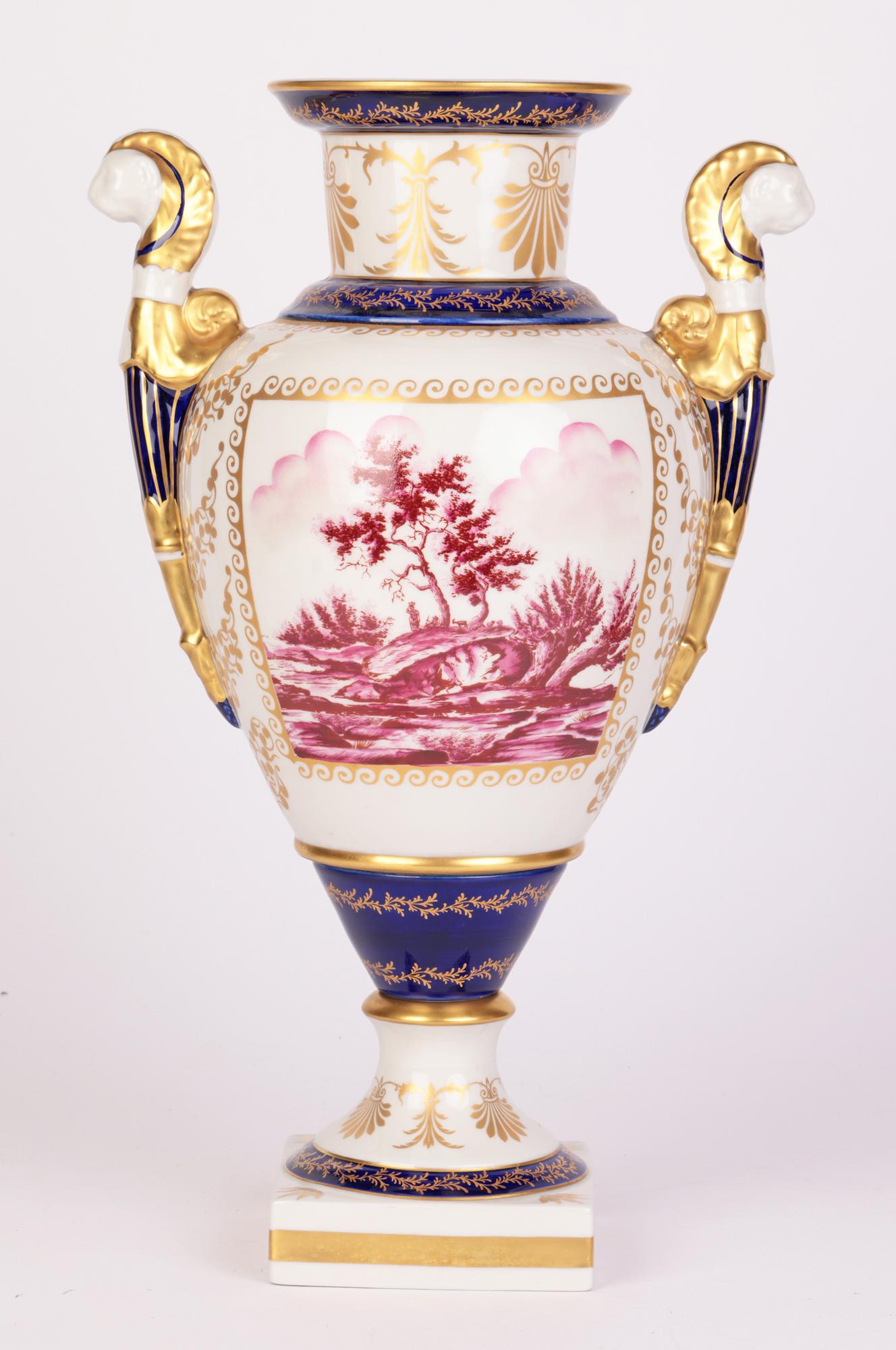 Vase à deux poignées en porcelaine italienne décoré à la main Mangani en vente 13