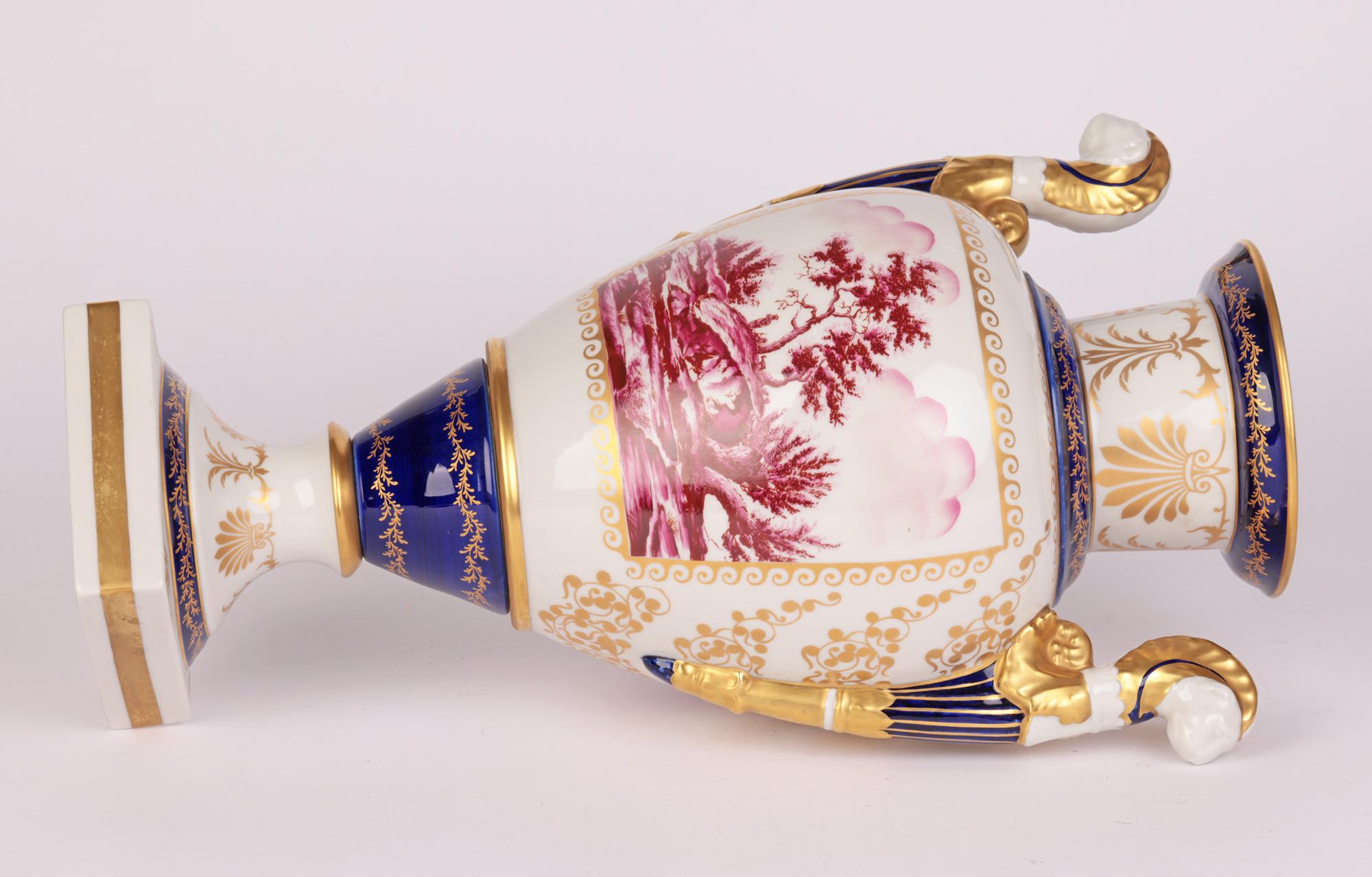 Vase à deux poignées en porcelaine italienne décoré à la main Mangani en vente 2