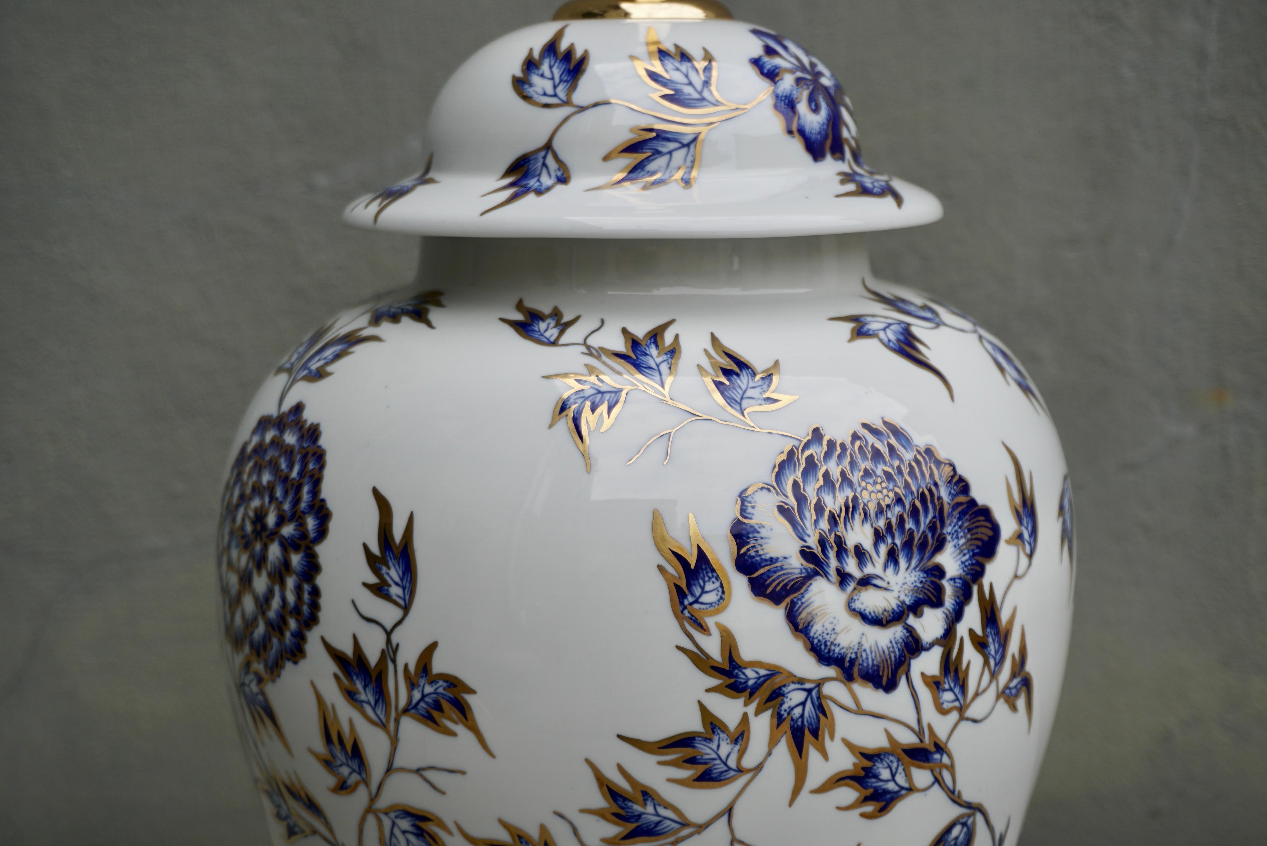 Mangani, Italy Classical Ginger Jar Designed Porcelain Lamp For Sale 2