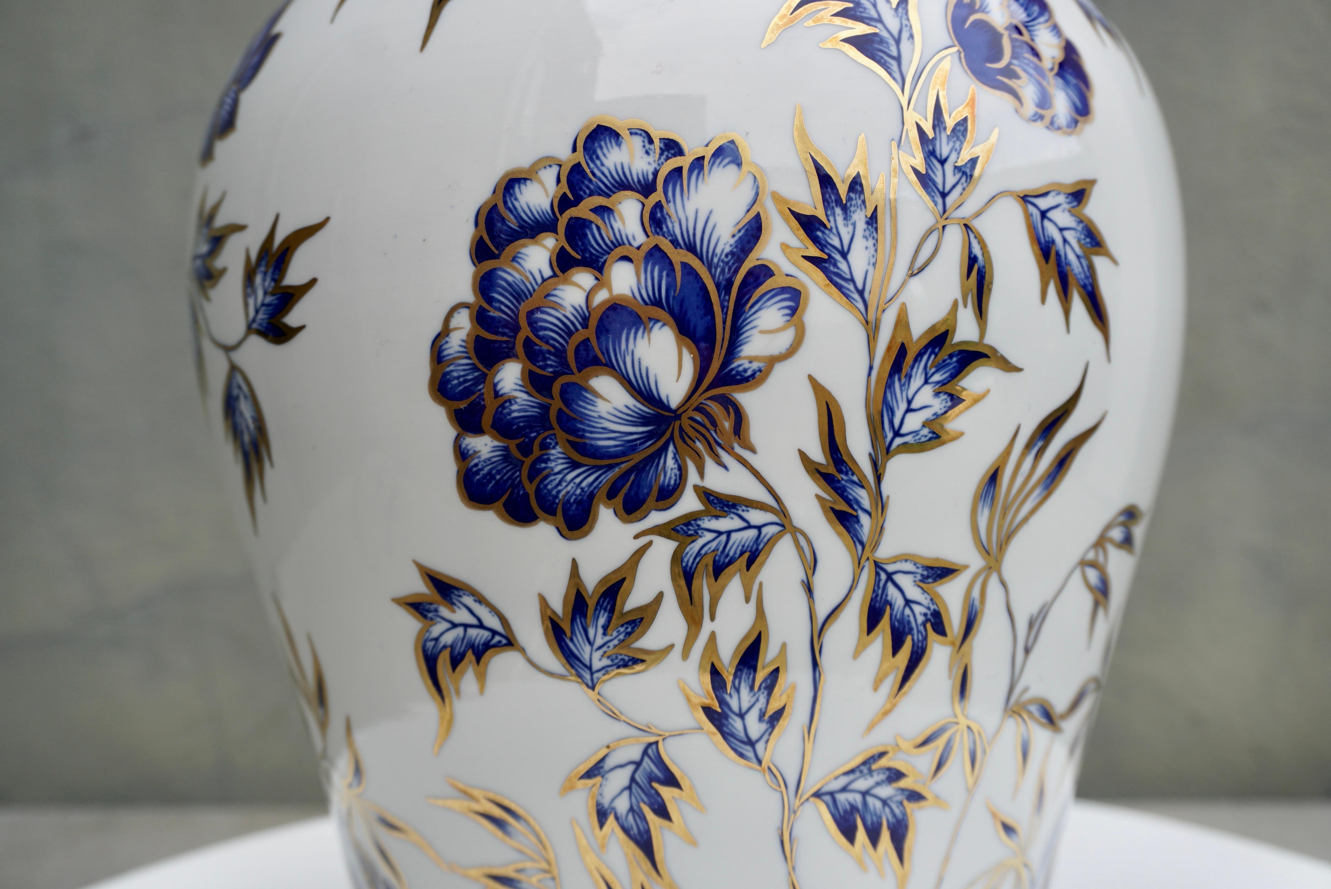 Mangani, Italy Classical Ginger Jar Designed Porcelain Lamp In Good Condition For Sale In Antwerp, BE