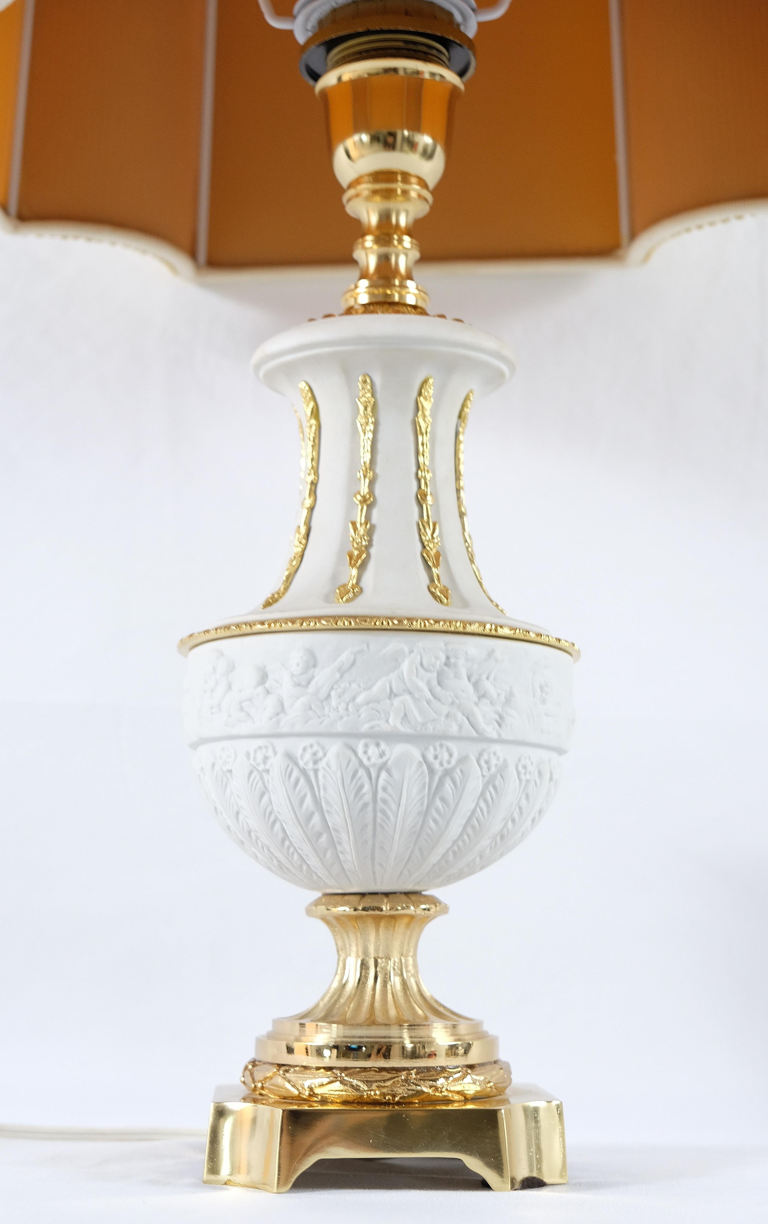 Neoclassical Mangani, Italy Classically Designed Porcelain Table Lamp For Sale