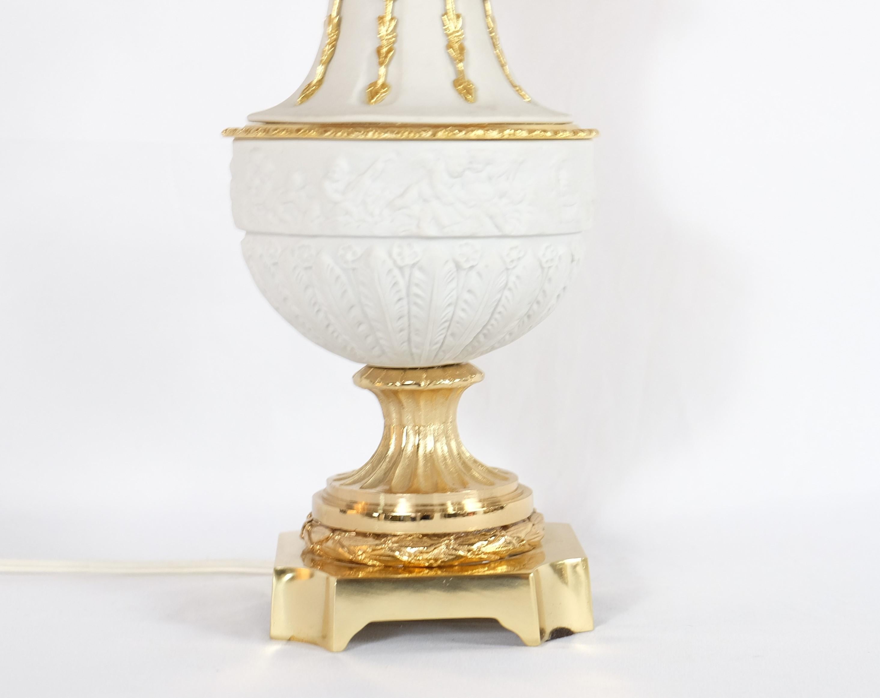 Italian Mangani, Italy Classically Designed Porcelain Table Lamp For Sale