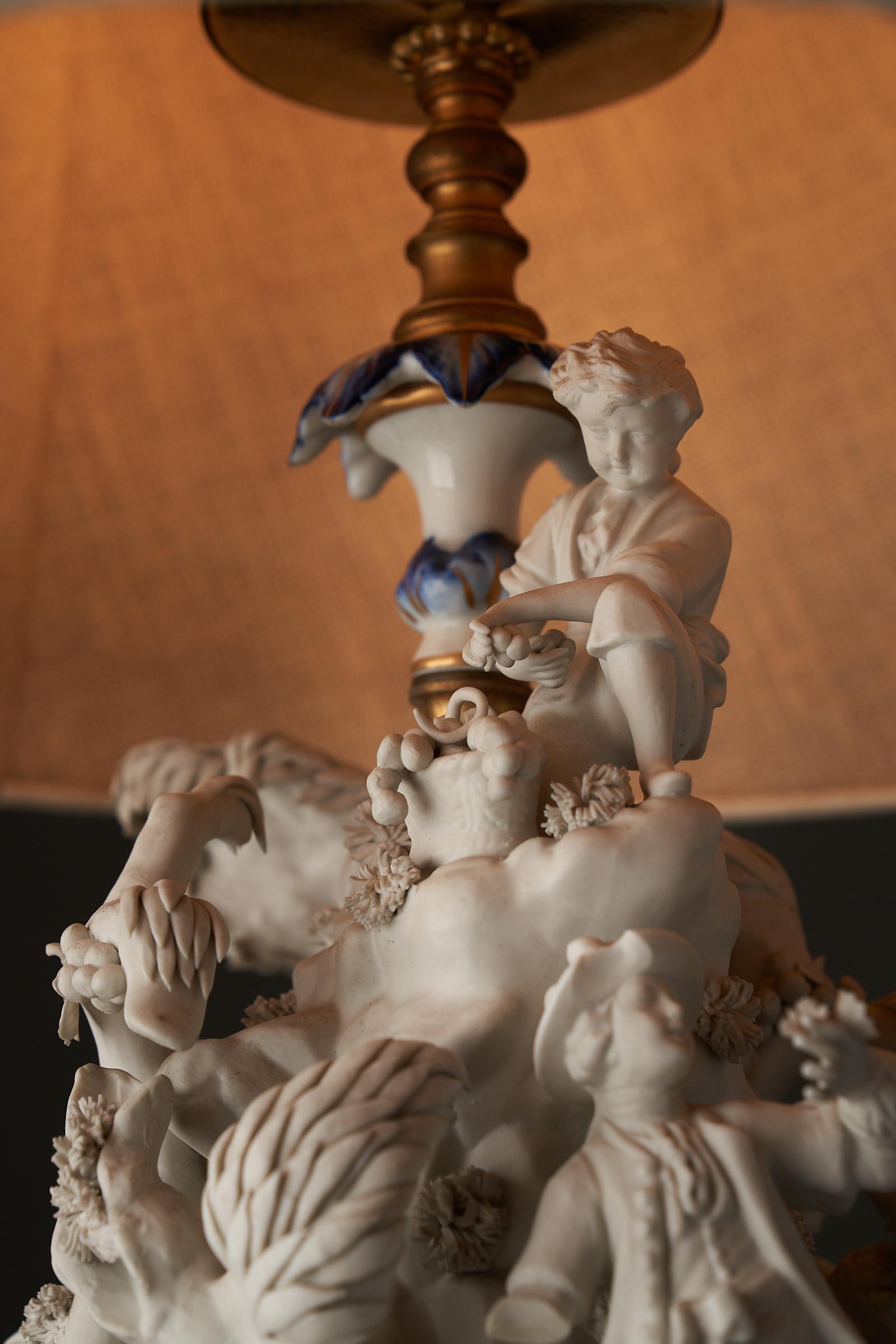 20th Century Mangani Porcelain Table Lamp with Sculpted Figurines, 20th-Century Italy For Sale