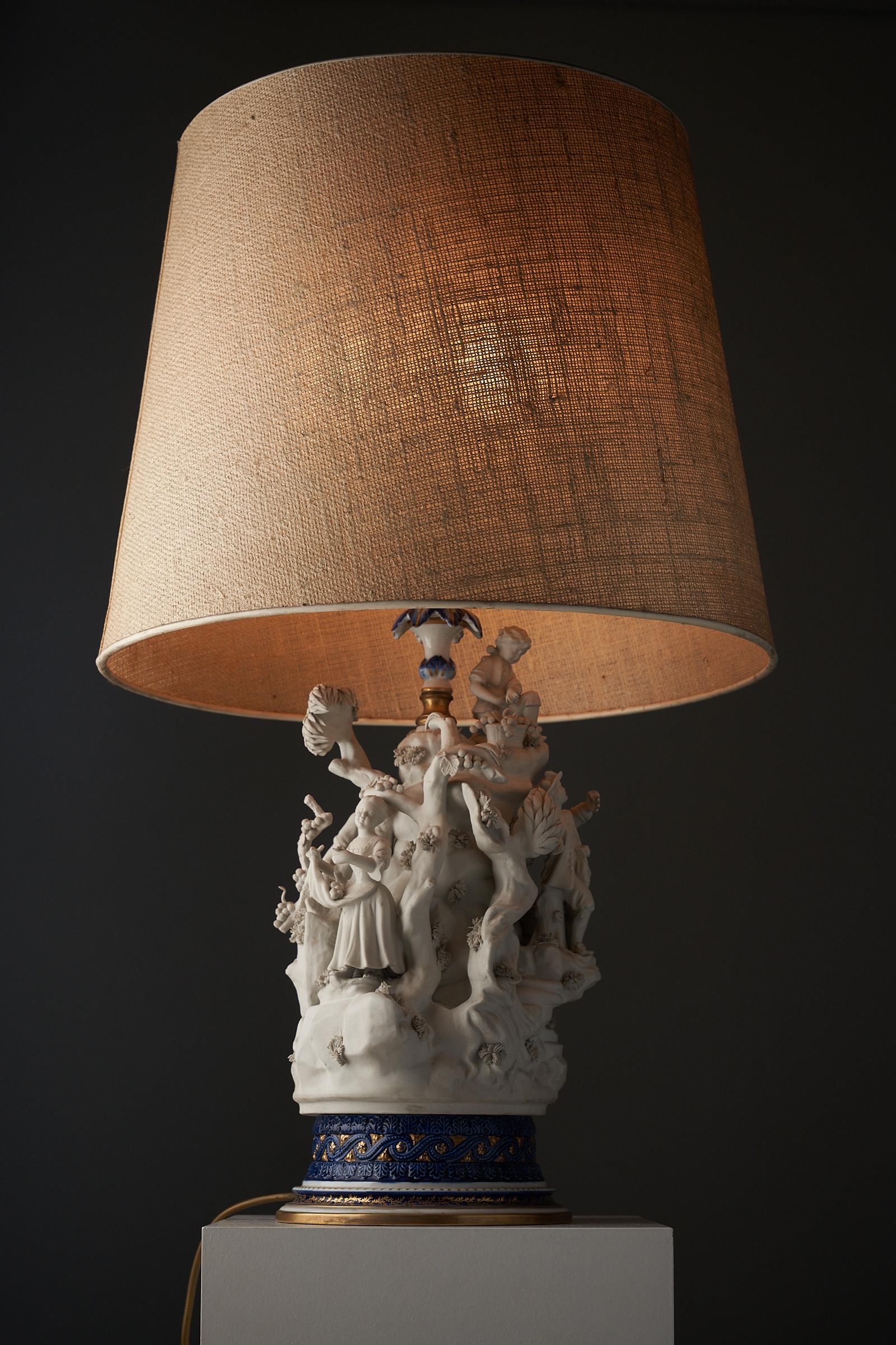 Brass Mangani Porcelain Table Lamp with Sculpted Figurines, 20th-Century Italy For Sale