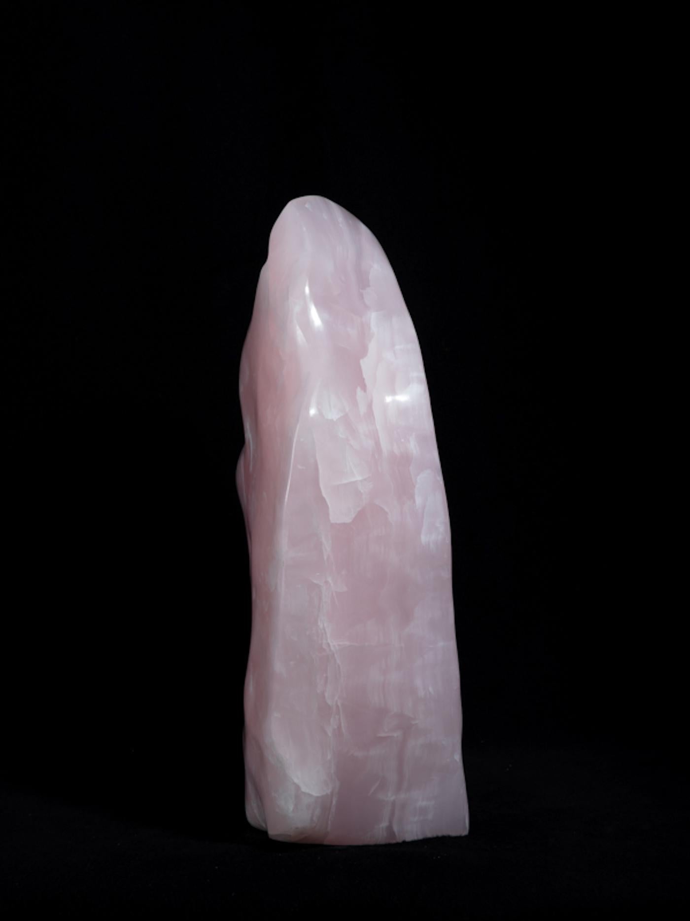 Mangano Calcite is a light pink Calcite variety which shows a very nice fluorescence under the UV lamp