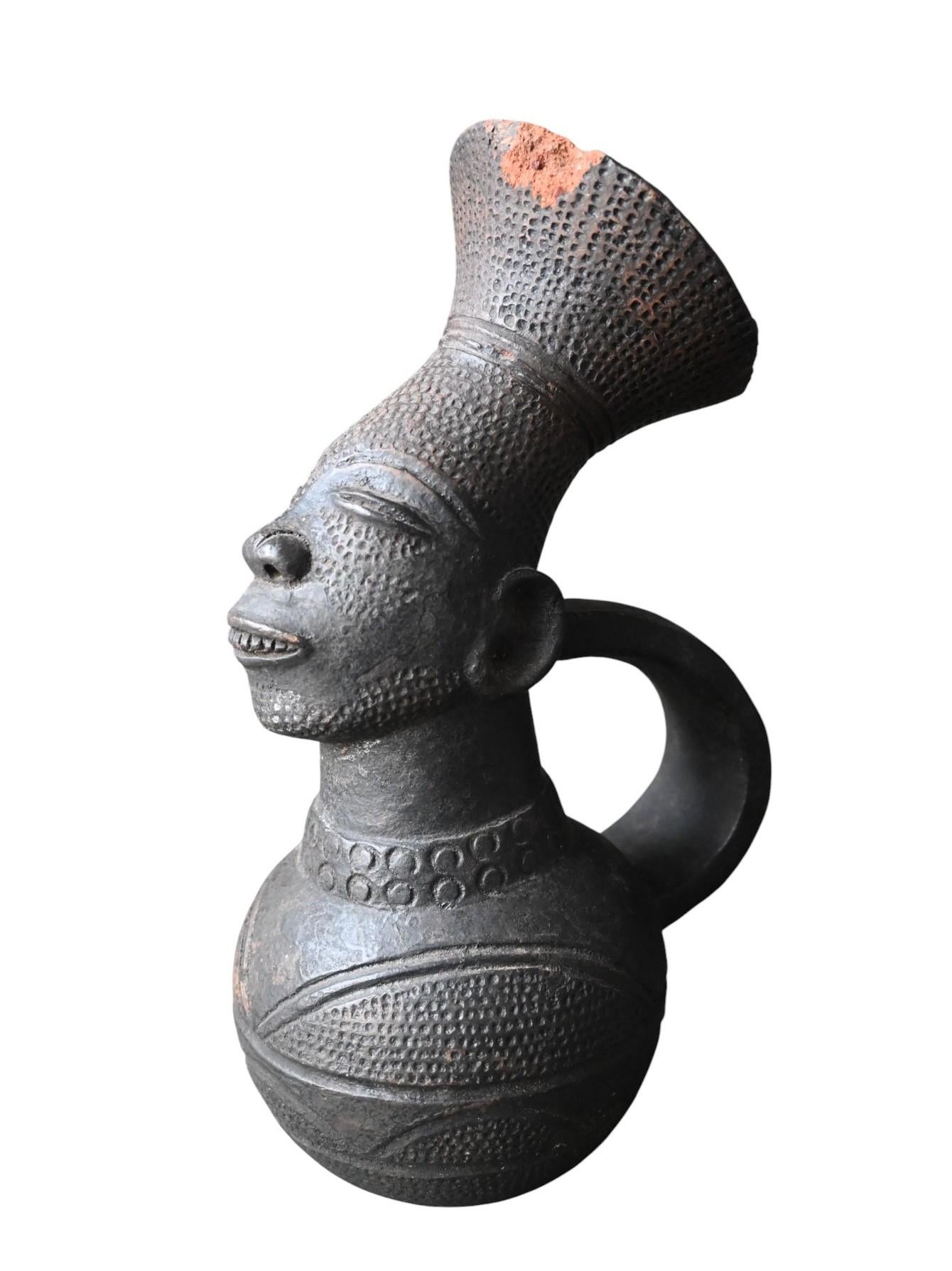 Tribal Vase en terre cuite Mangbetu, début du 20e siècle, anciennement dans la collection A. Francotte en vente