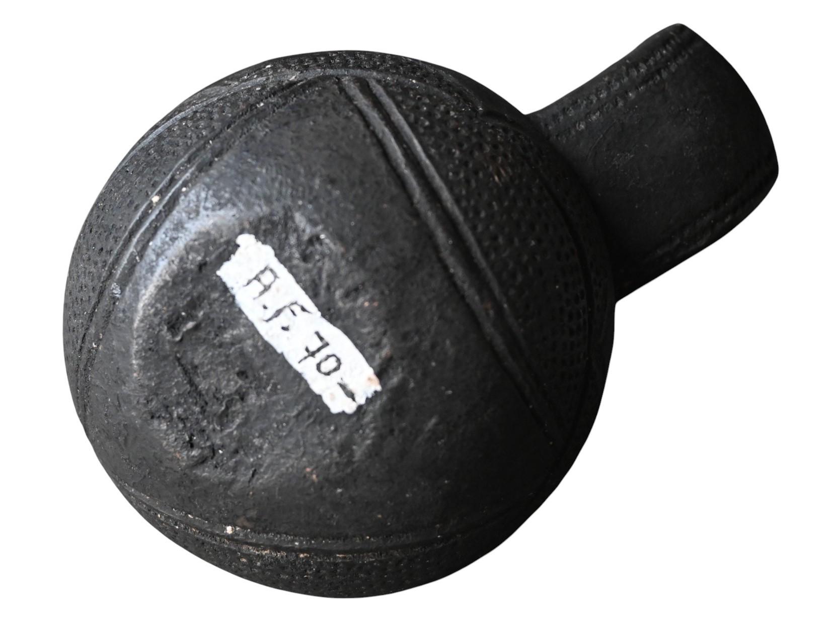 Vase en terre cuite Mangbetu, d�ébut du 20e siècle, anciennement dans la collection A. Francotte en vente 1