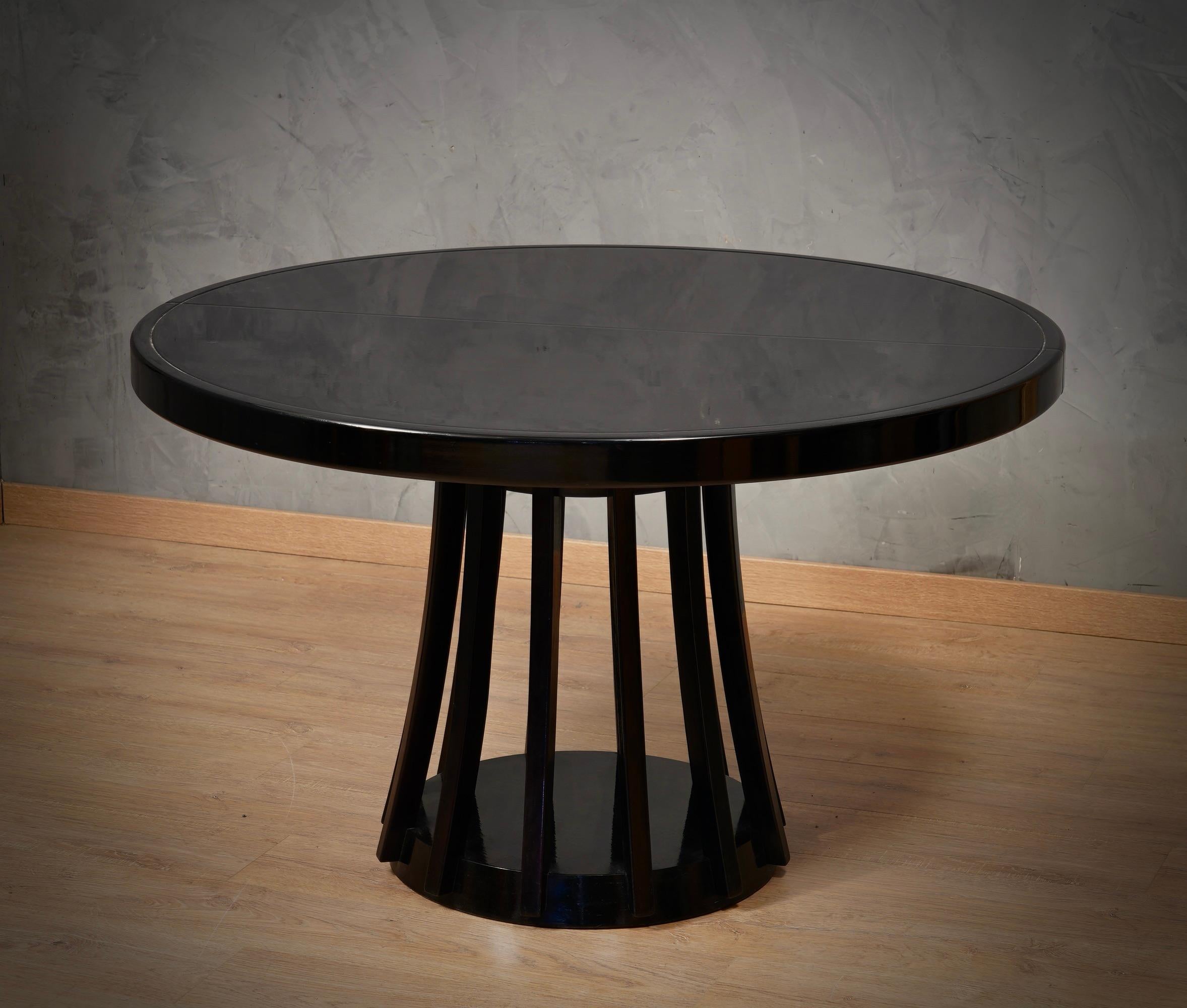 Mangiarotti Angelo, runder Esszimmertisch aus schwarzem Holz, 1970 im Angebot 3