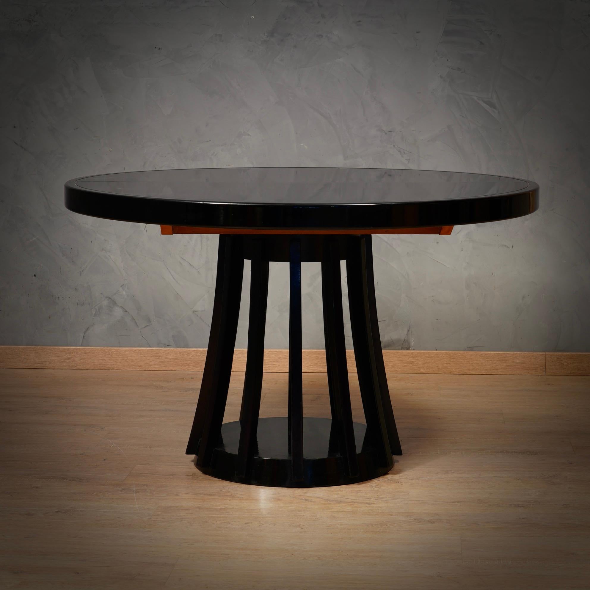 Mangiarotti Angelo, runder Esszimmertisch aus schwarzem Holz, 1970 im Angebot 2