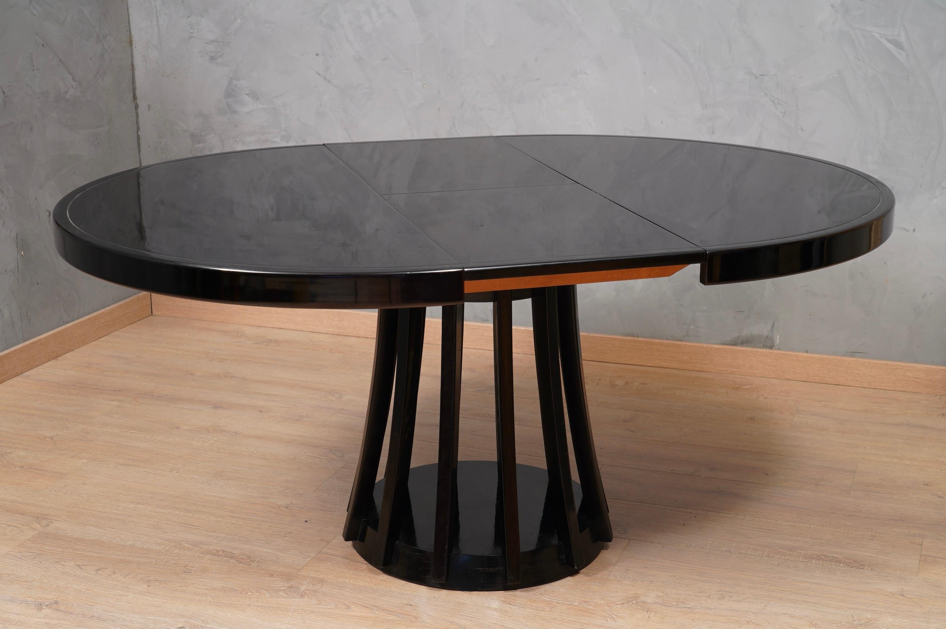 Mangiarotti Angelo Round Black Wood Dinning Table, 1970 In Good Condition For Sale In Rome, IT