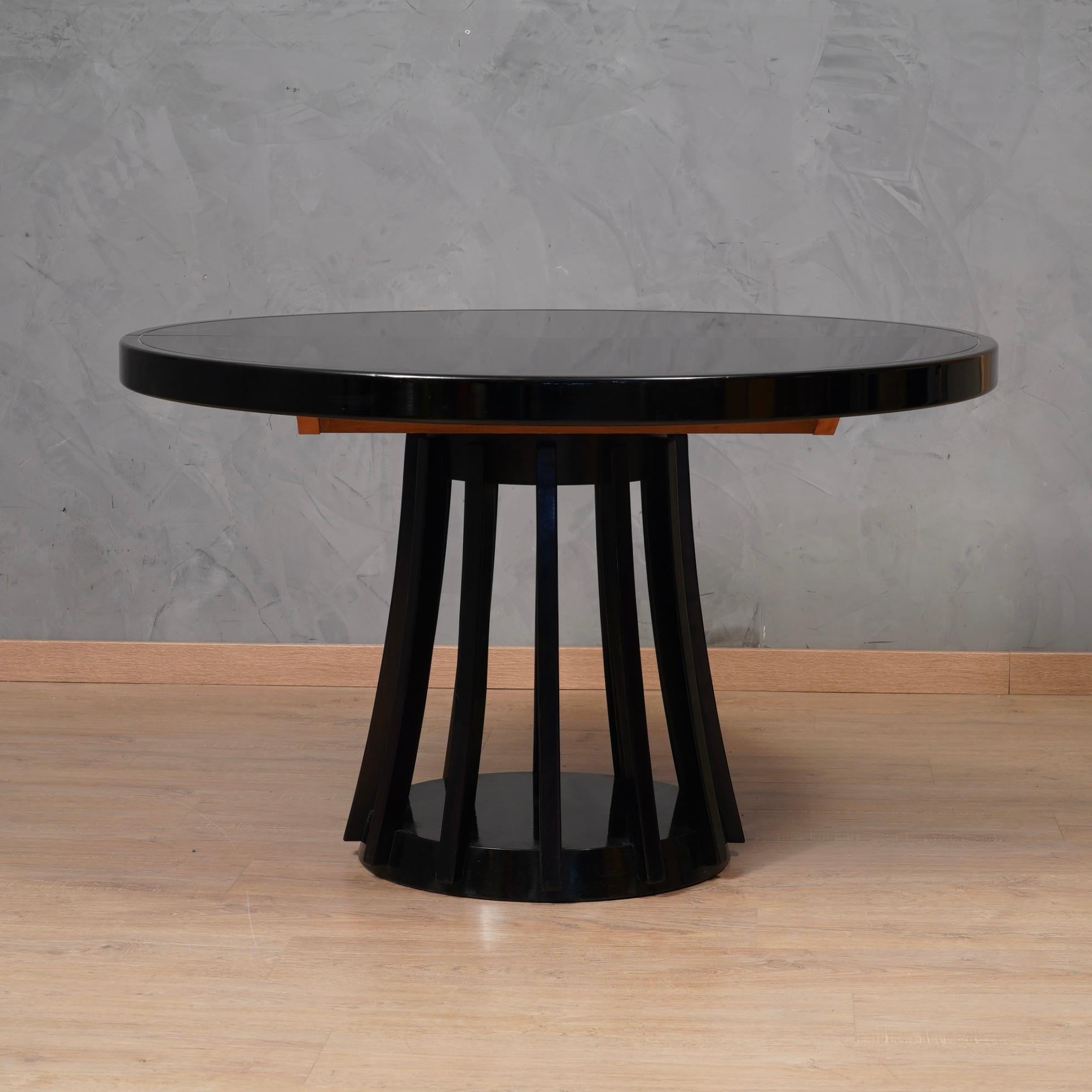 Mangiarotti Angelo Mesa de comedor redonda extensible de madera negra, 1970 finales del siglo XX en venta