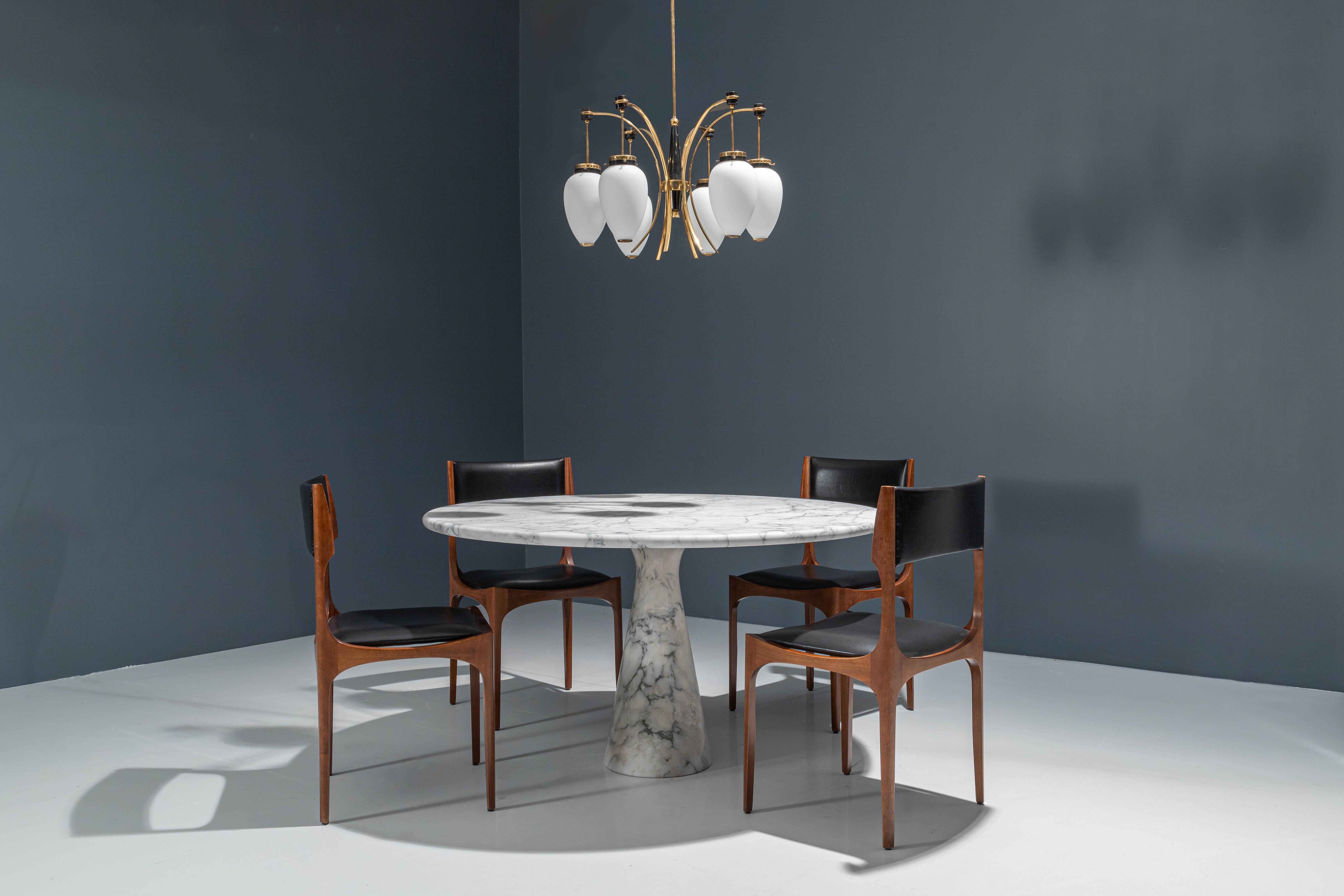 We would like to share some dining room sets with you because we think this may help you identify which pieces match well with one another in terms of proportion, colour and shape. It all has to fall into place of course so we did the hard work for