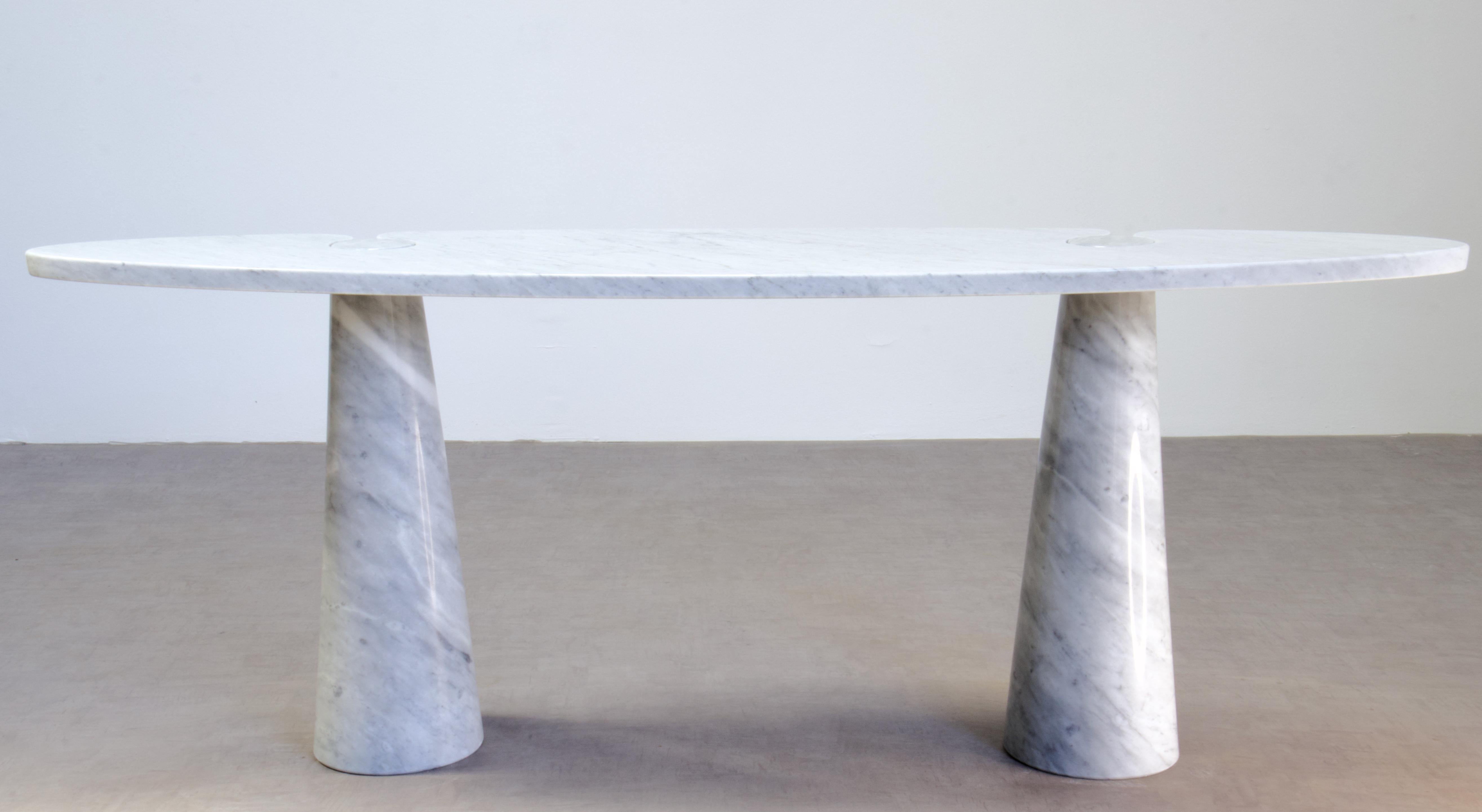 Eleganter, organisch-moderner Konsolentisch aus Carrara-Marmor 